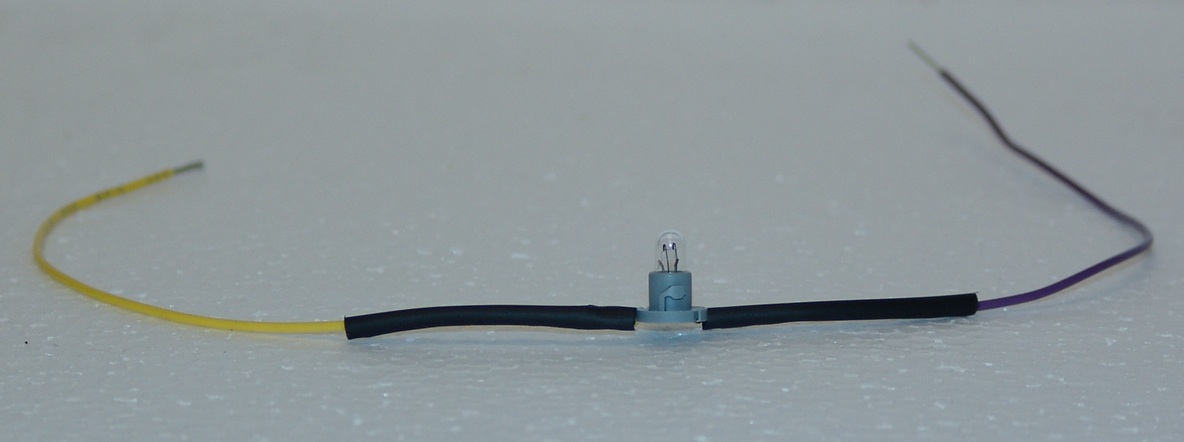14V White Bulb w/ Base and Leads