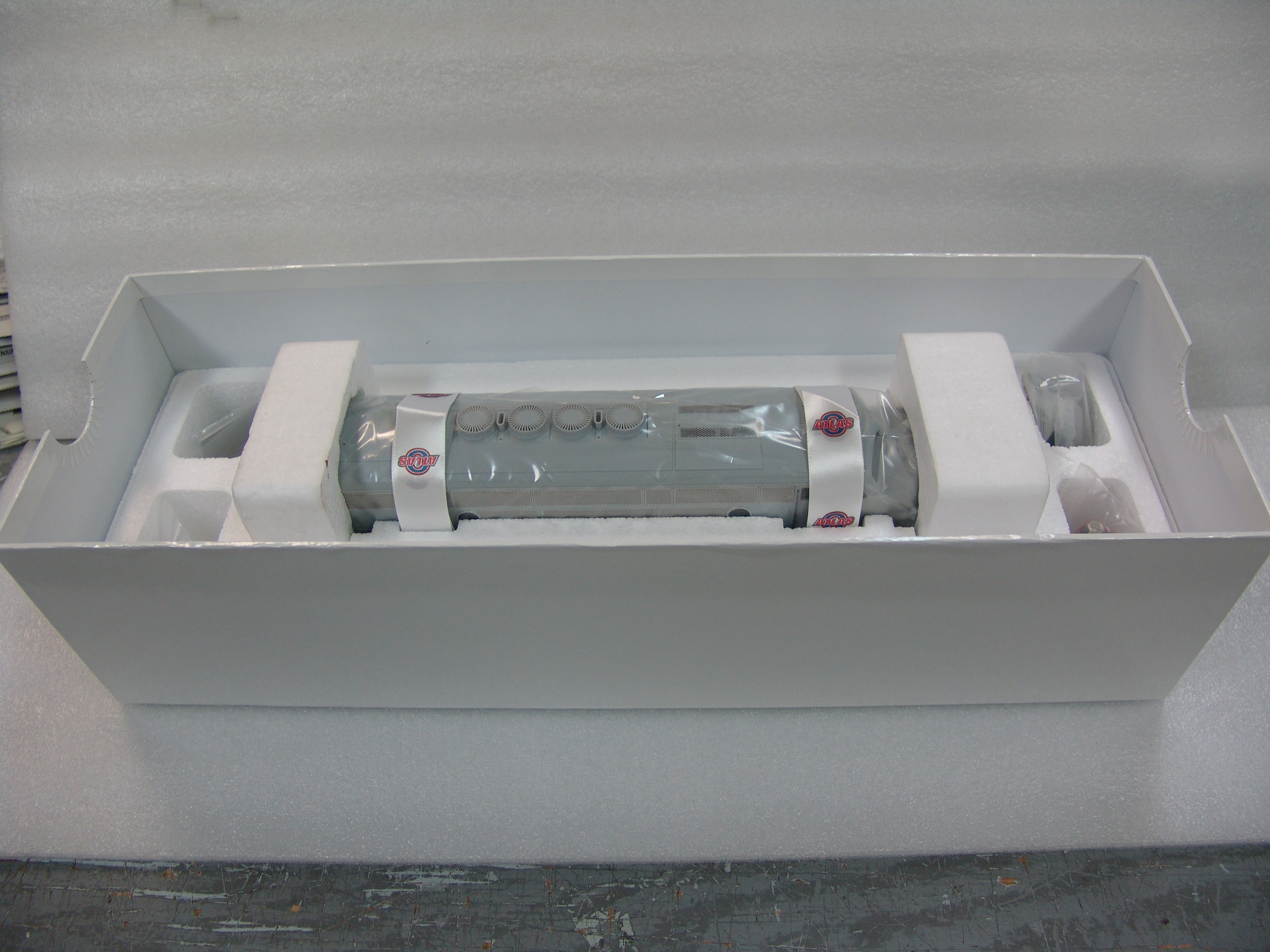 undecorated single headlight F-3A phase 2 with TMCC