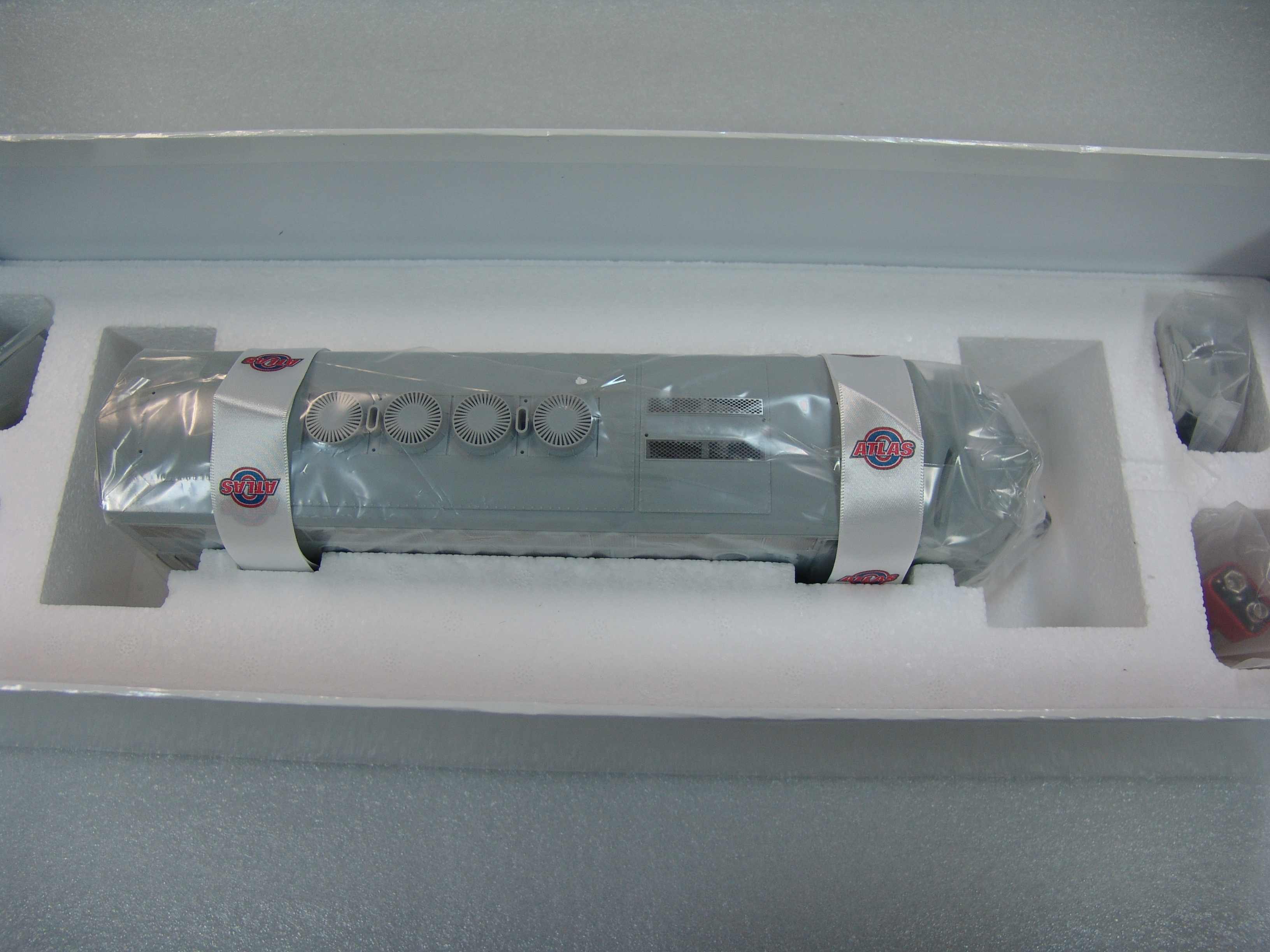 undecorated single headlight F-3A phase 2 with TMCC