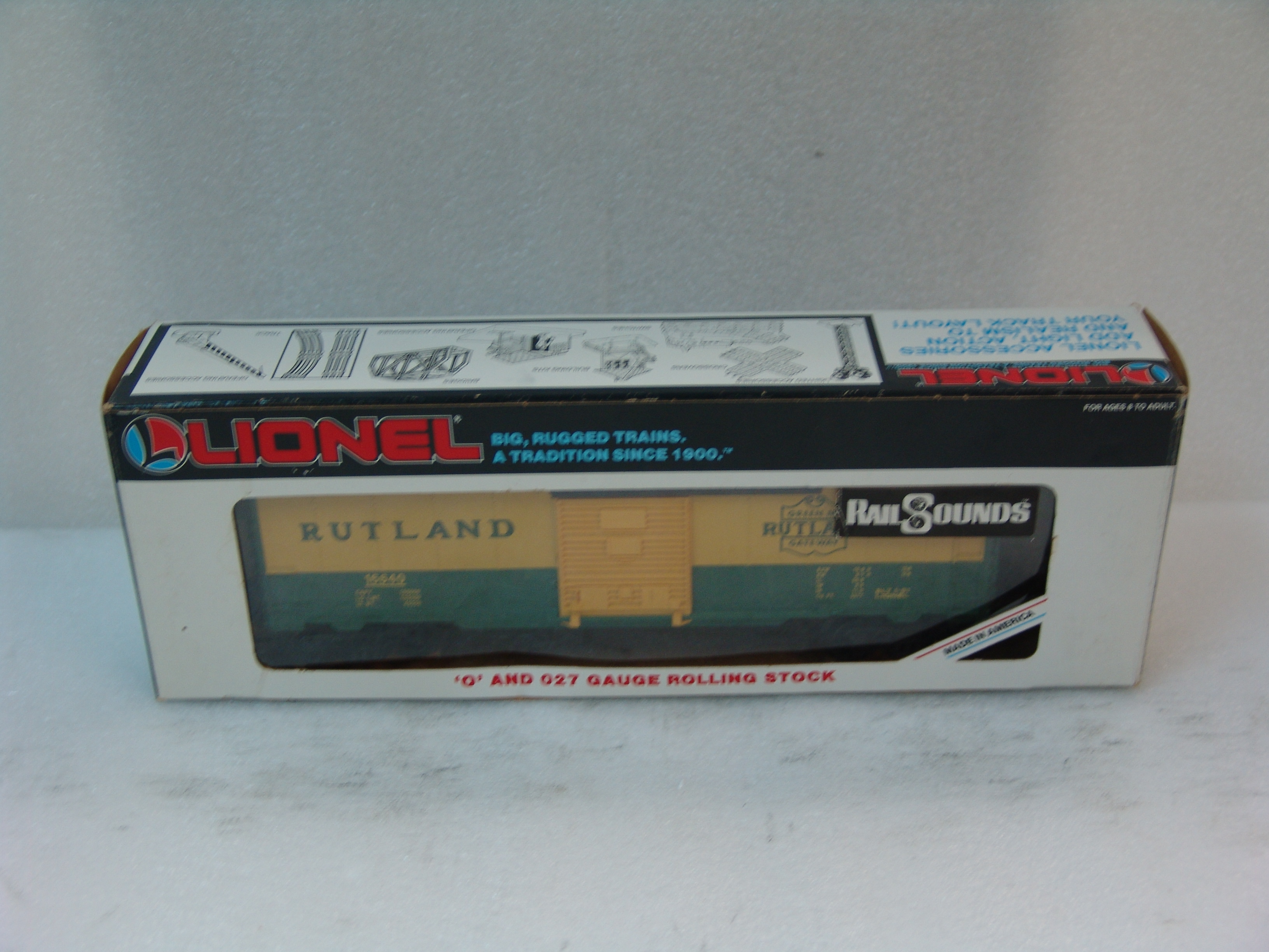 Rutland boxcar #16640 with diesel Railsounds™