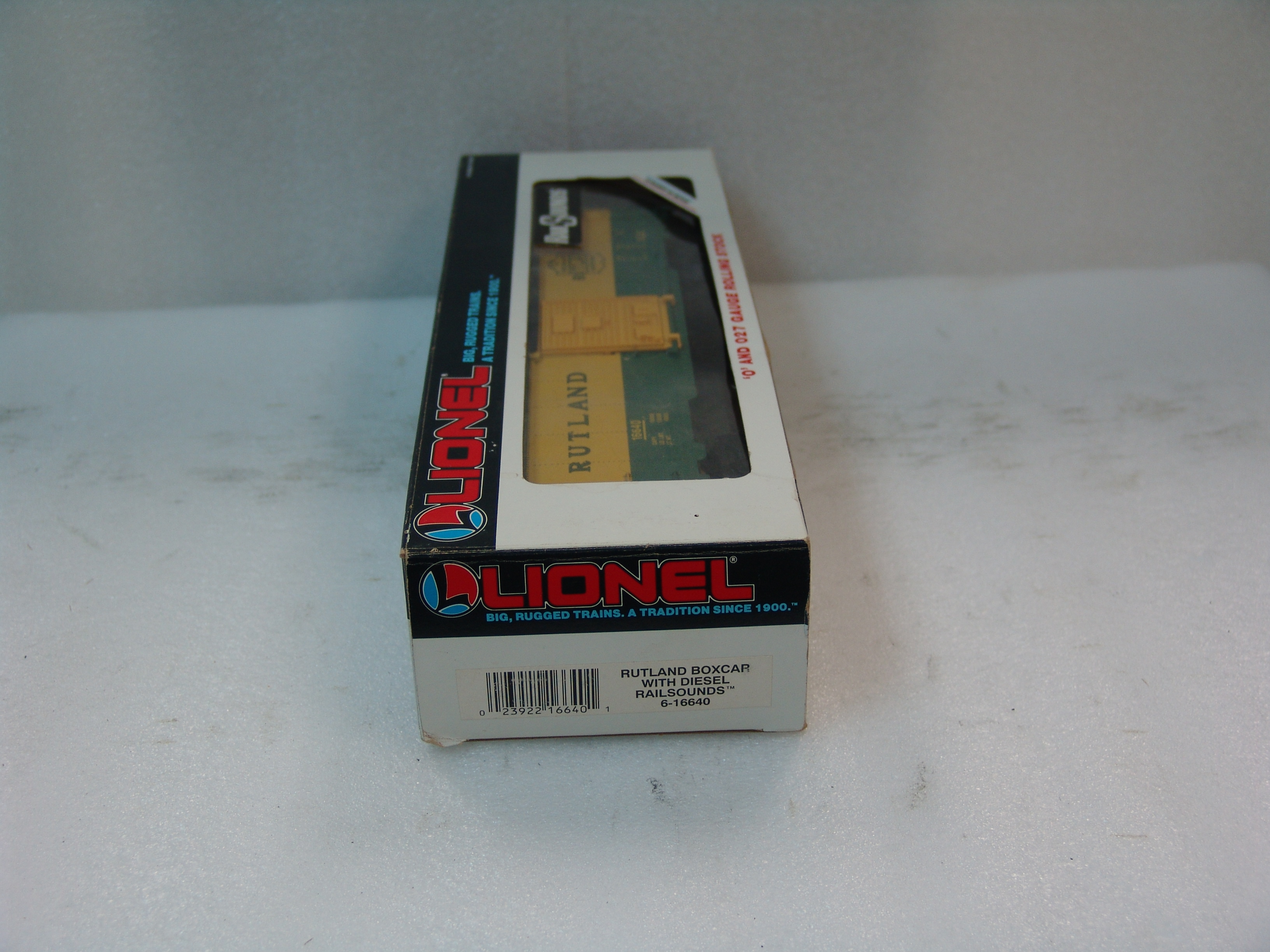 Rutland boxcar #16640 with diesel Railsounds™