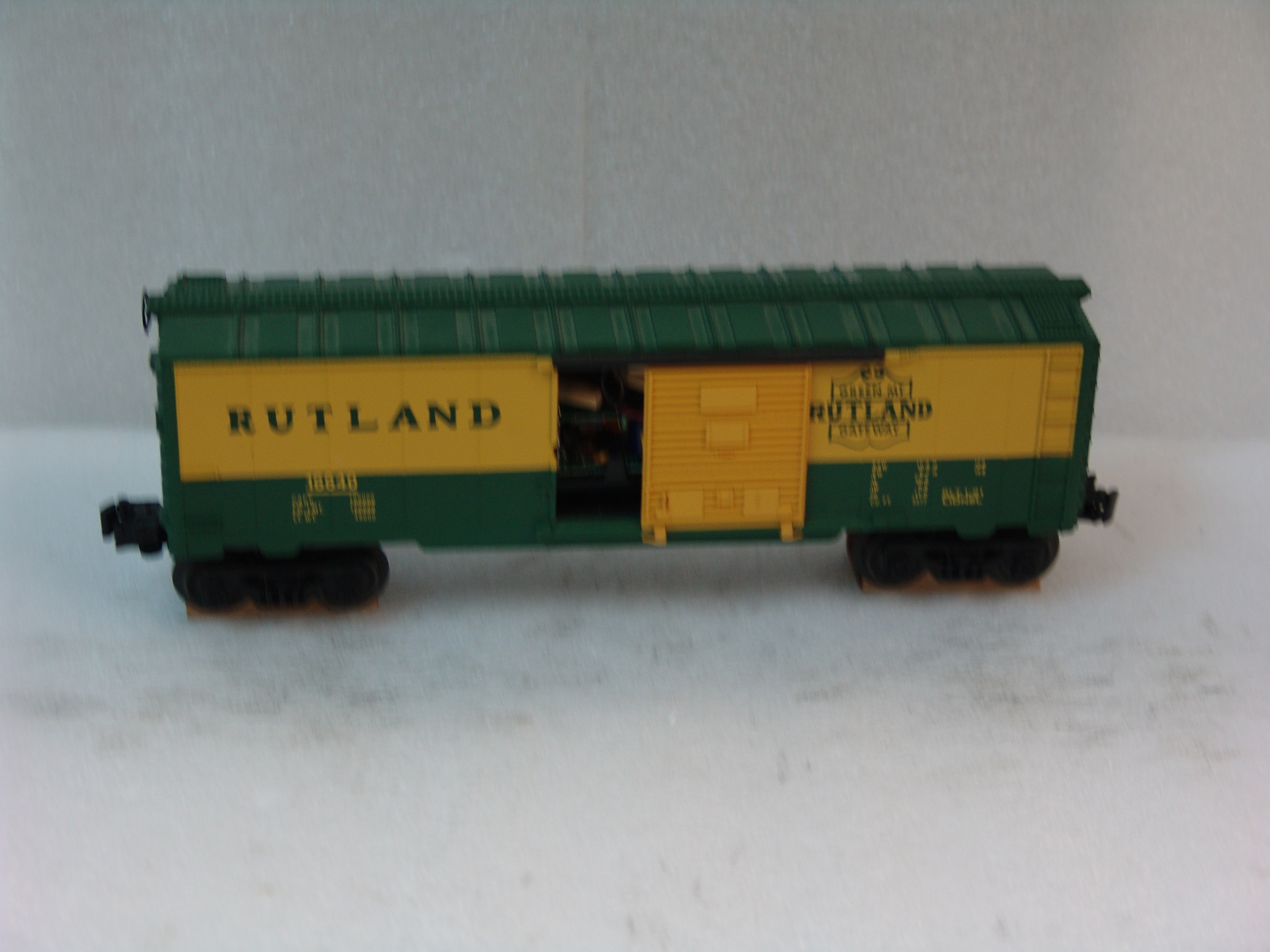 Rutland boxcar #16640 with diesel Railsounds™