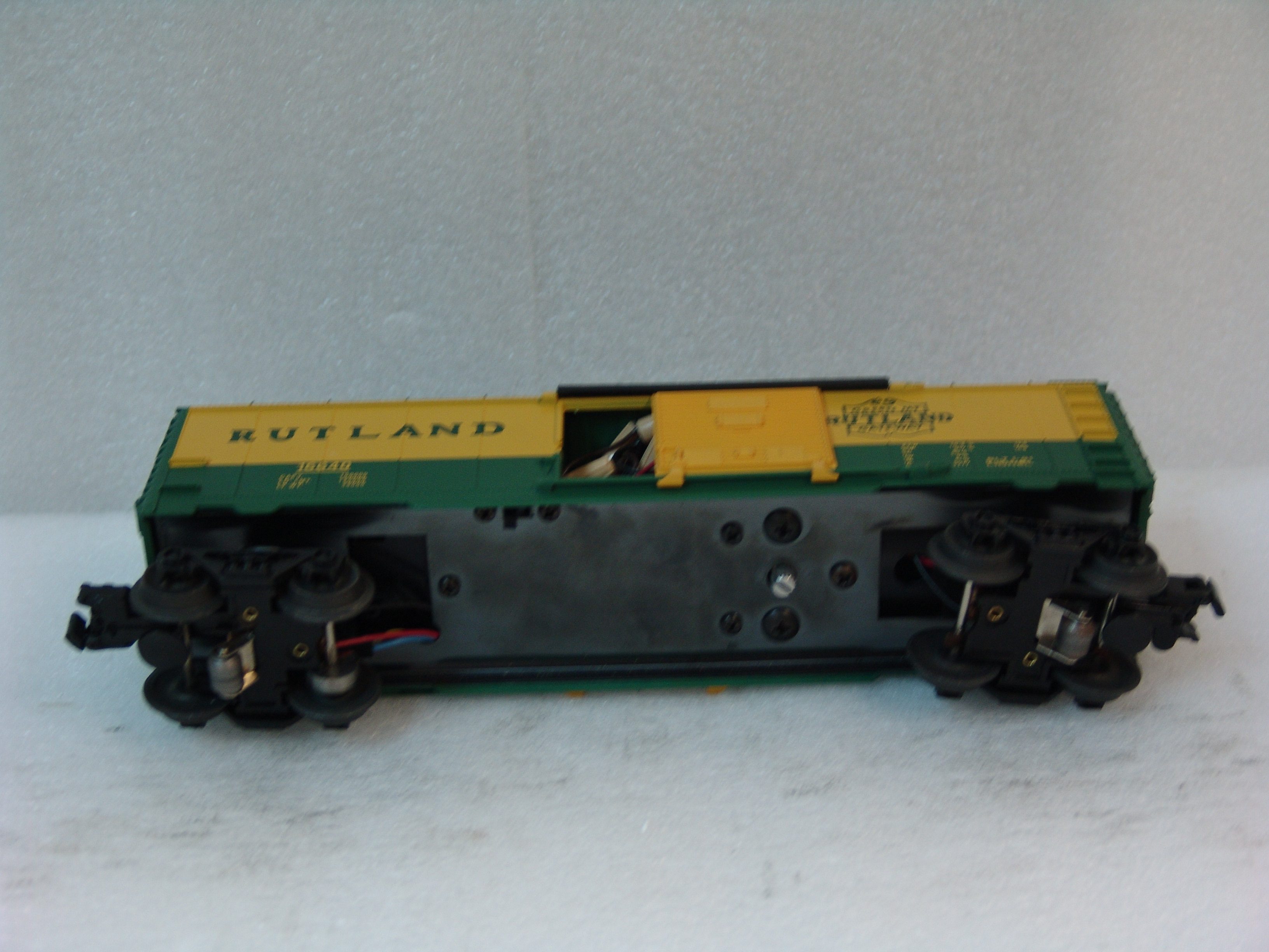 Rutland boxcar #16640 with diesel Railsounds™