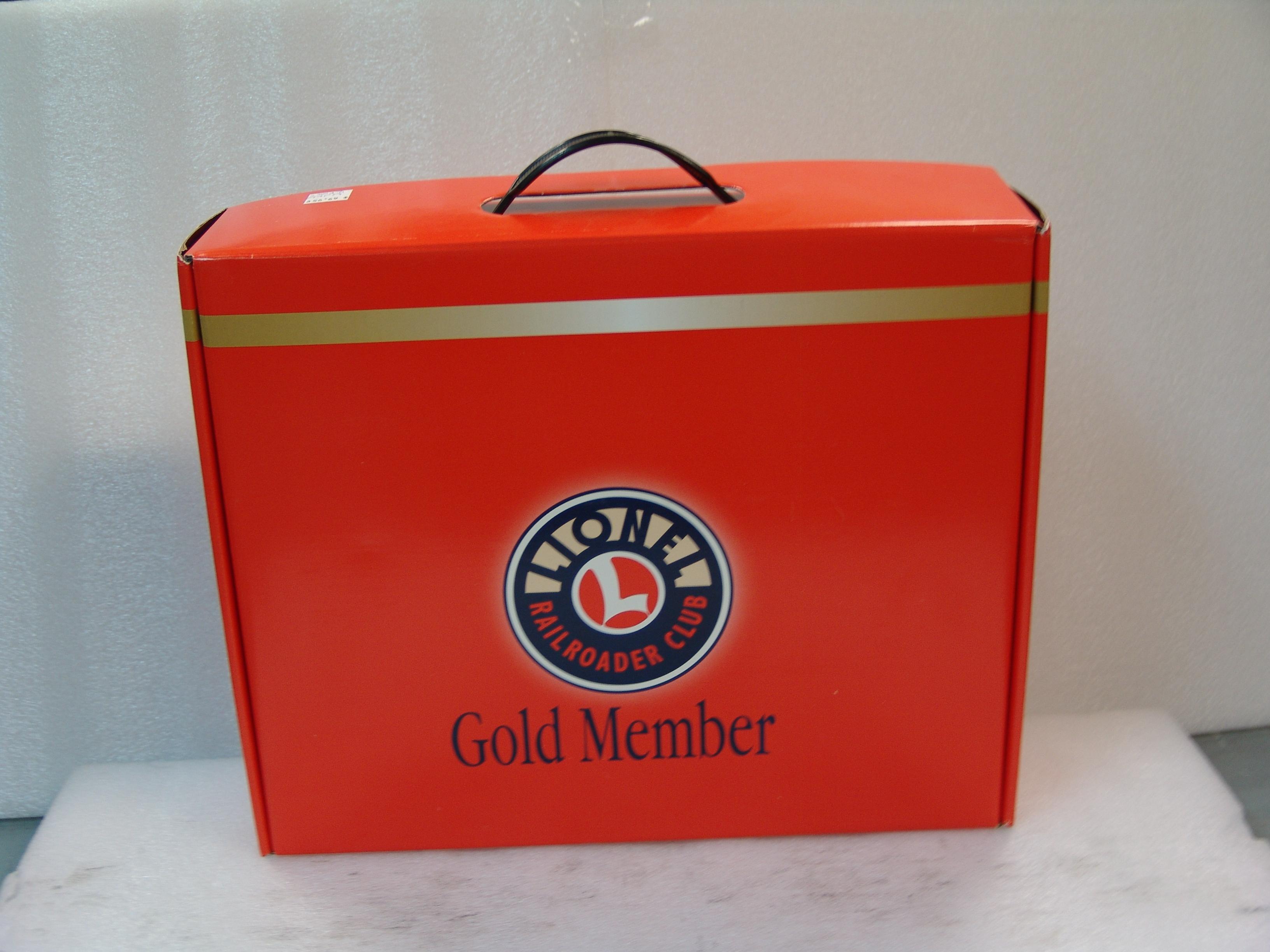 2000 Lionel Railroader Club Gold Member package