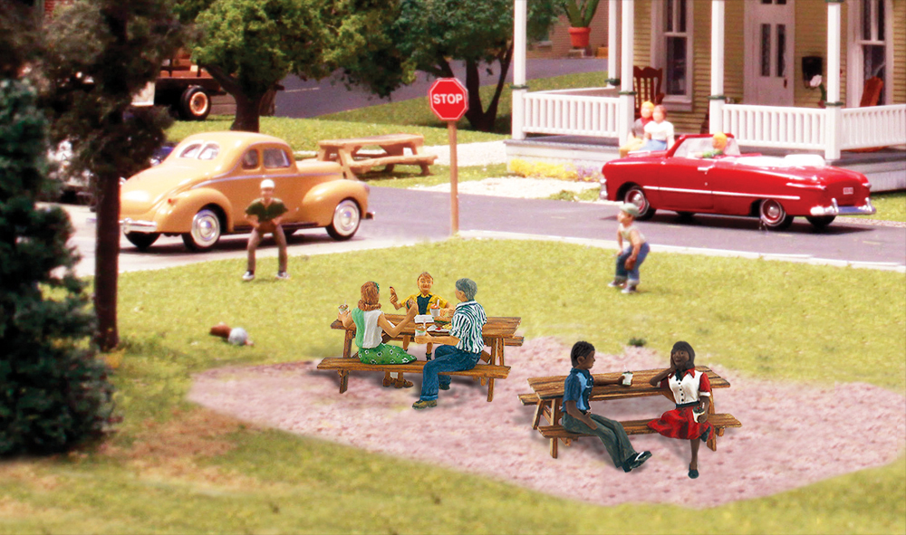 Outdoor Dining figures