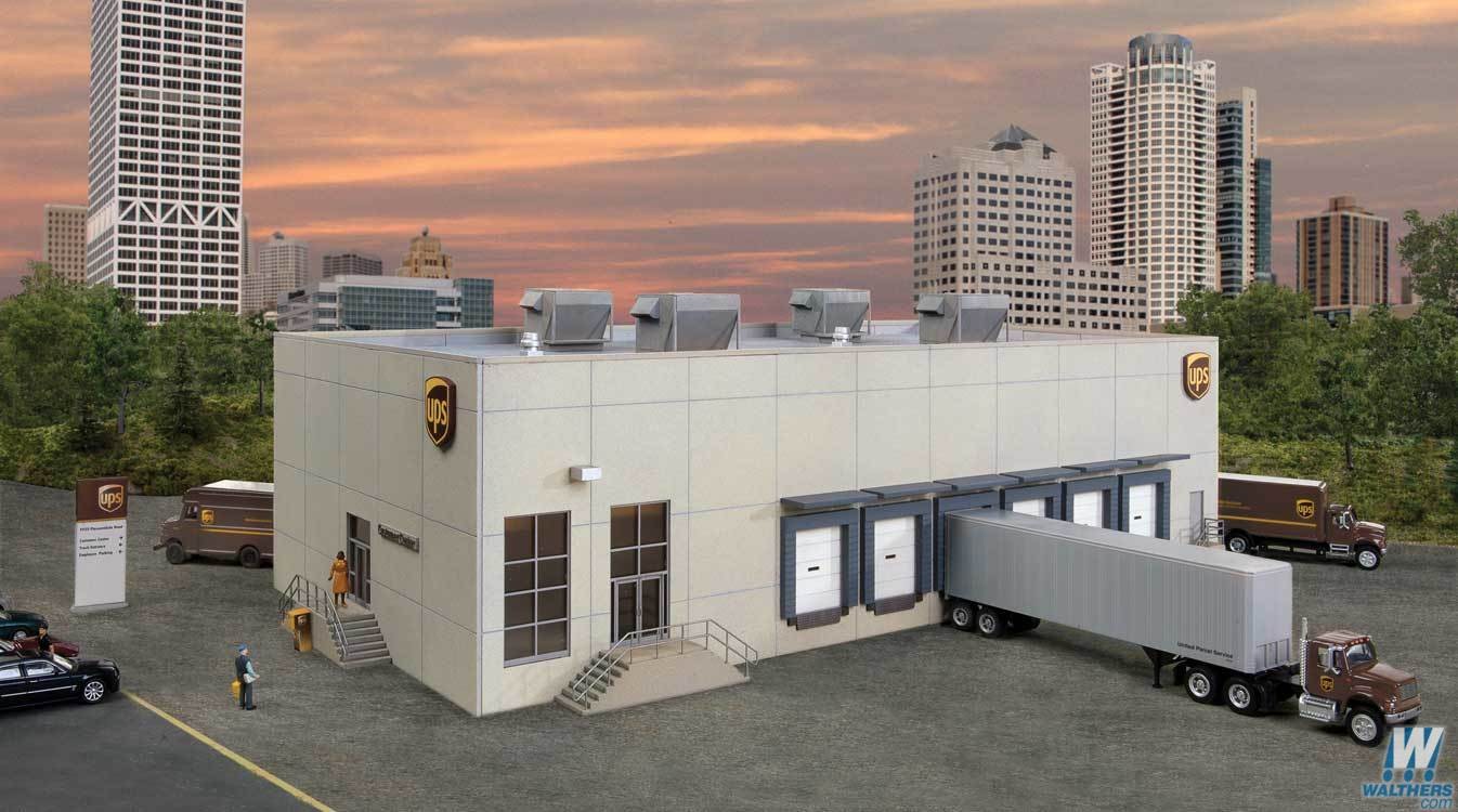 UPS® Hub with Customer Center
