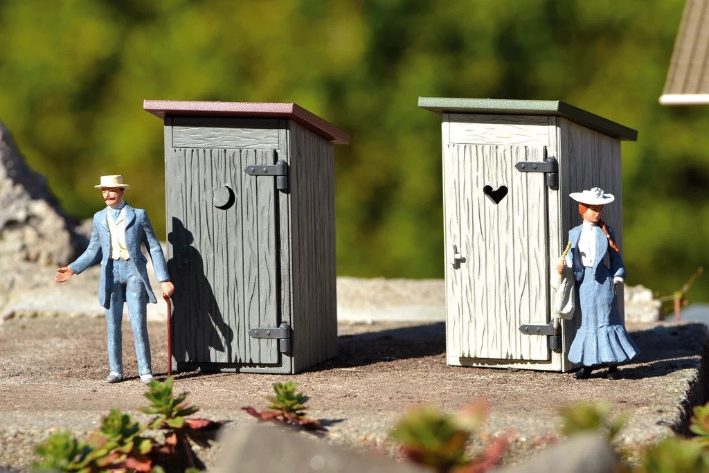 Outhouse 2-pack built-up