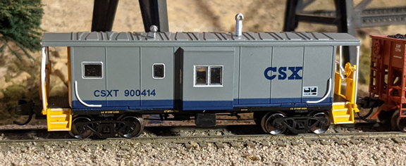 CSX (YN2 scheme) bay window caboose #900415