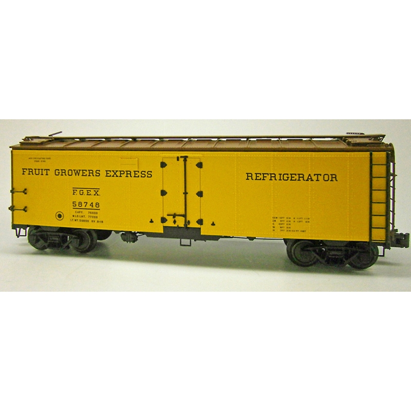 Fruit Growers Express 40' steel reefer #58748 2-rail