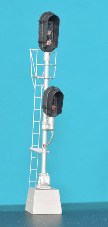 GRS 2-Headed Style D Block Signal 3-Over-2 Aspect with Snow Shields