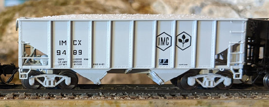 International Minerals 8-Panel 2-Bay Hopper #9446