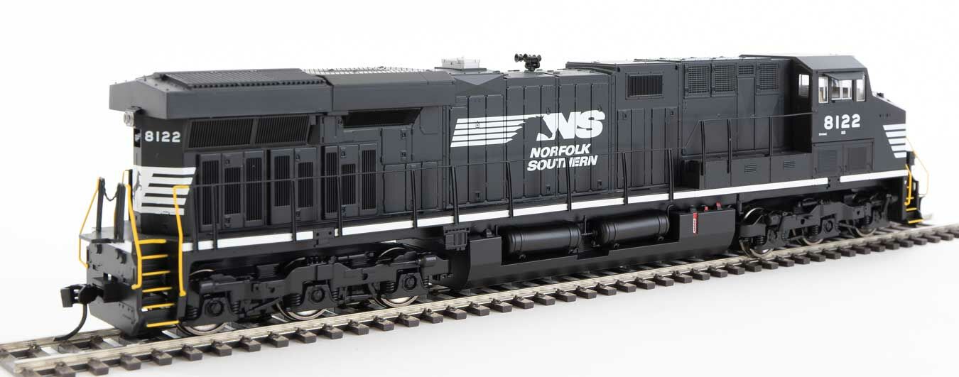 Norfolk Southern ES44AC #8122 with DCC & sound