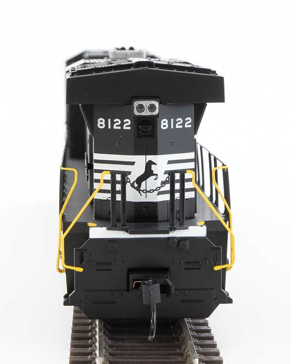 Norfolk Southern ES44AC #8122 with DCC & sound