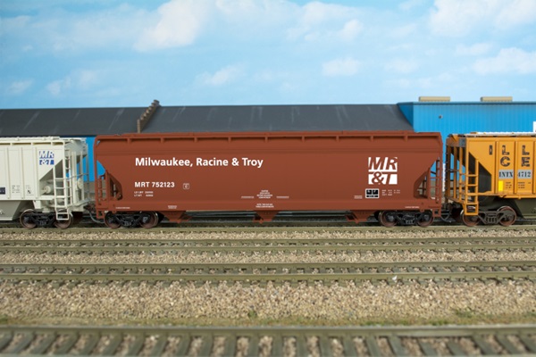 Milwaukee, Racine & Troy ACF 3-Bay Covered Hopper #752123