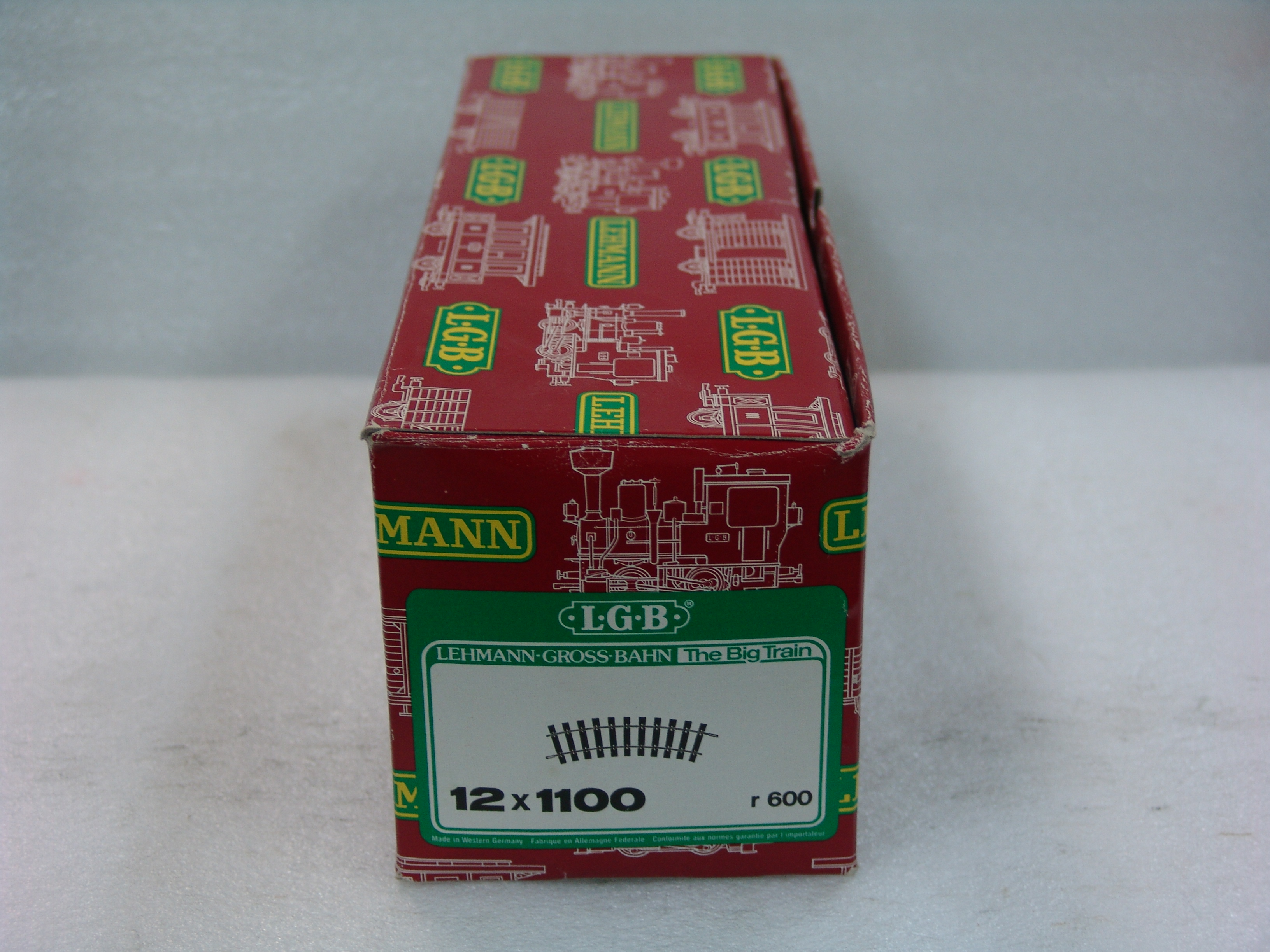 complete box of 12 pieces #1100 R600 curve track used