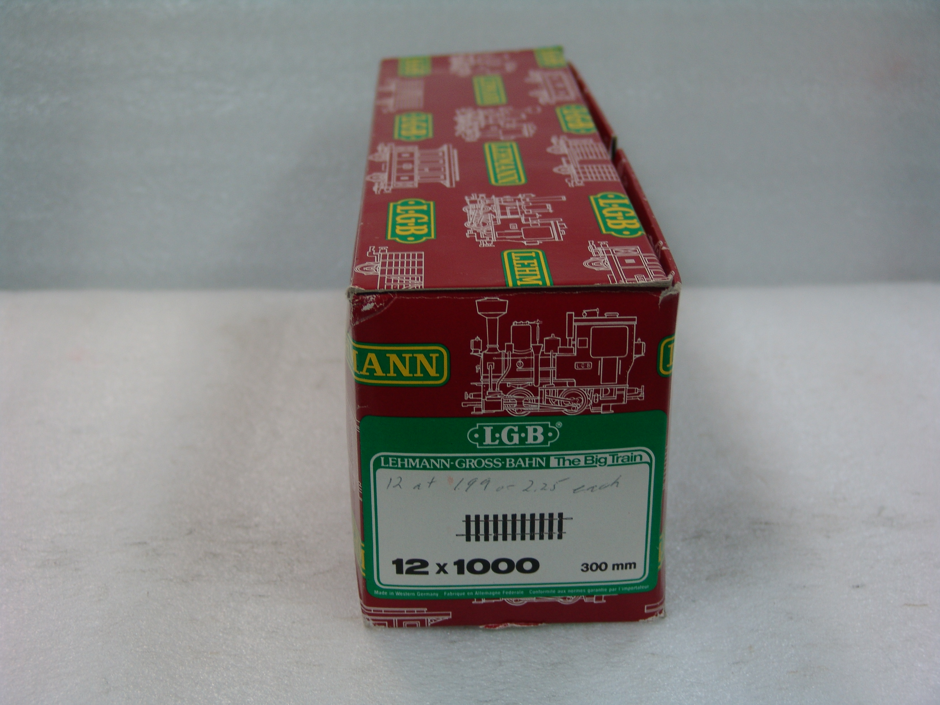 complete box of 12 pieces #1000 300mm straight track used