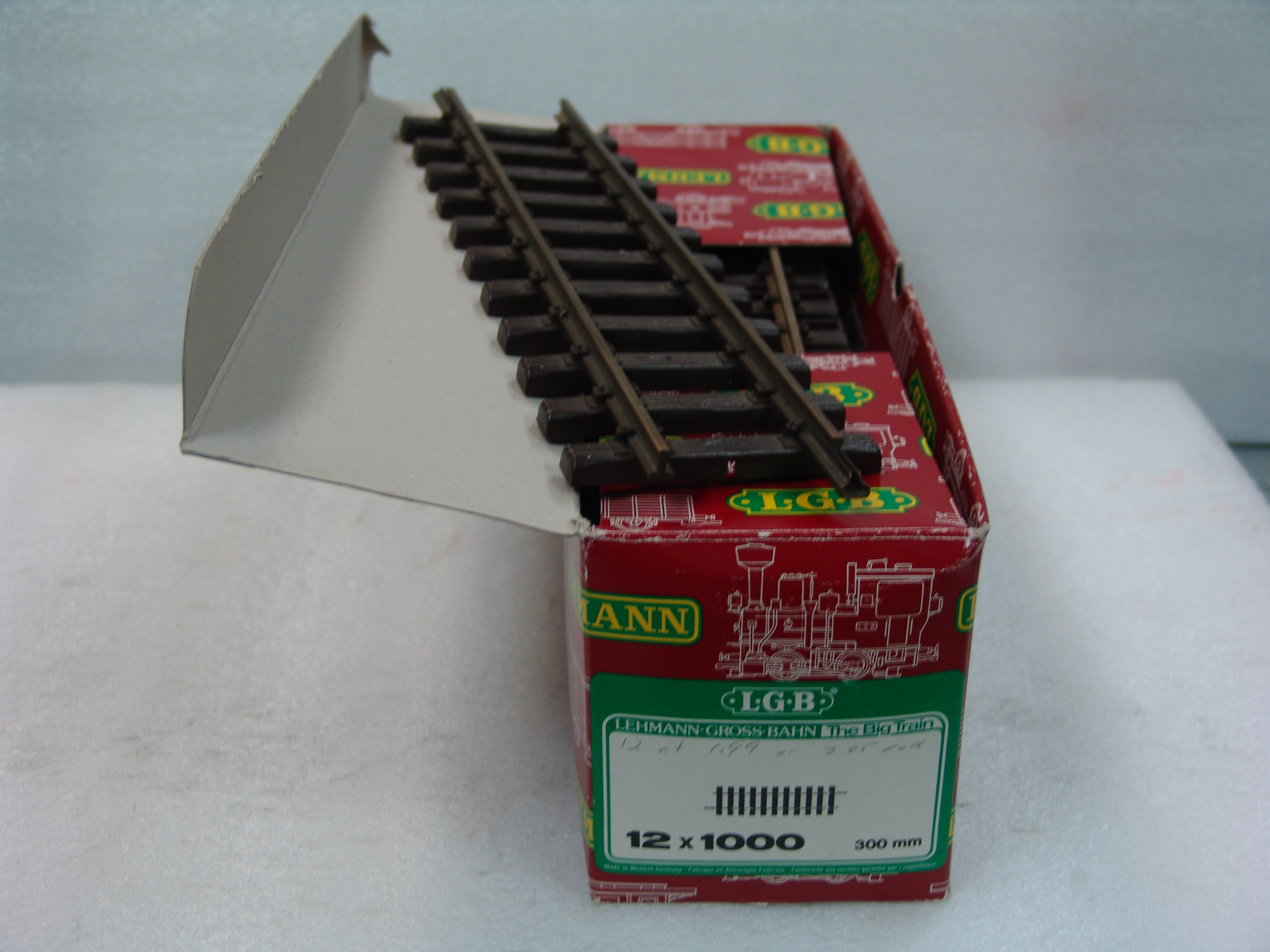 complete box of 12 pieces #1000 300mm straight track used