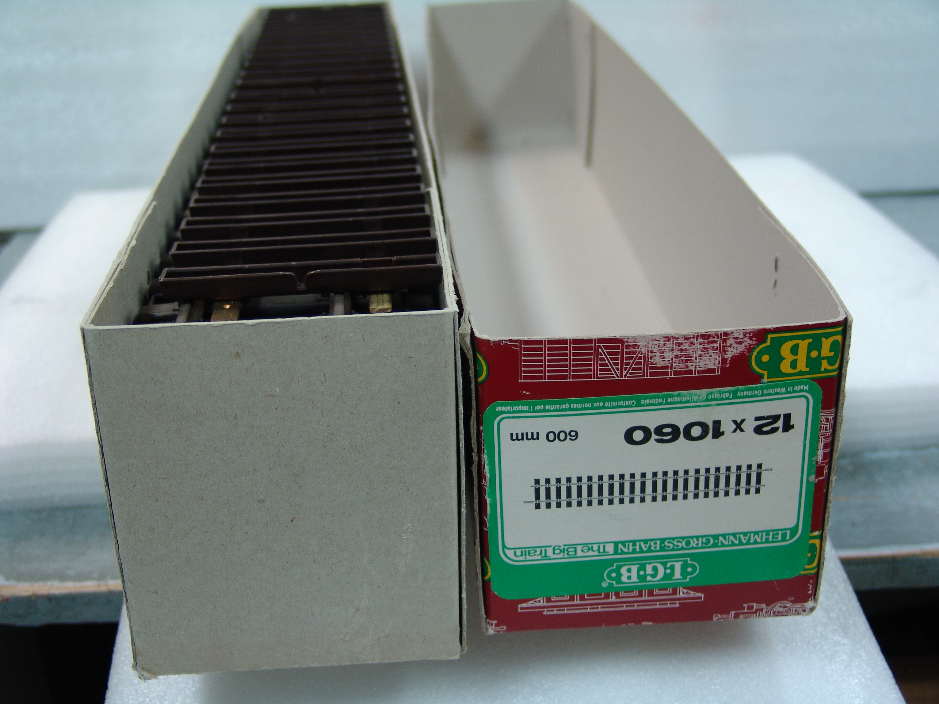 complete box of 12 pieces #1060 600mm straight track used