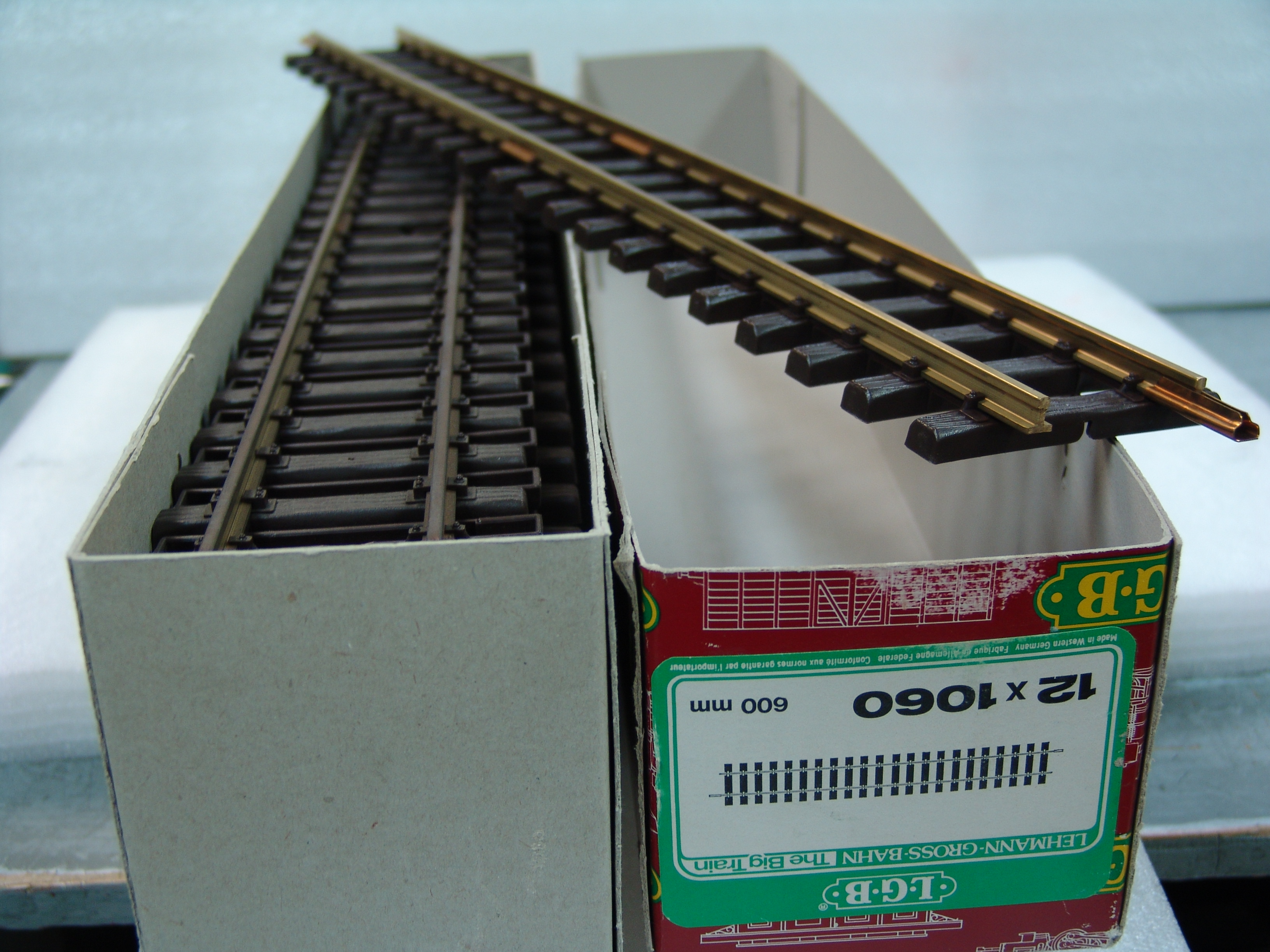 complete box of 12 pieces #1060 600mm straight track used