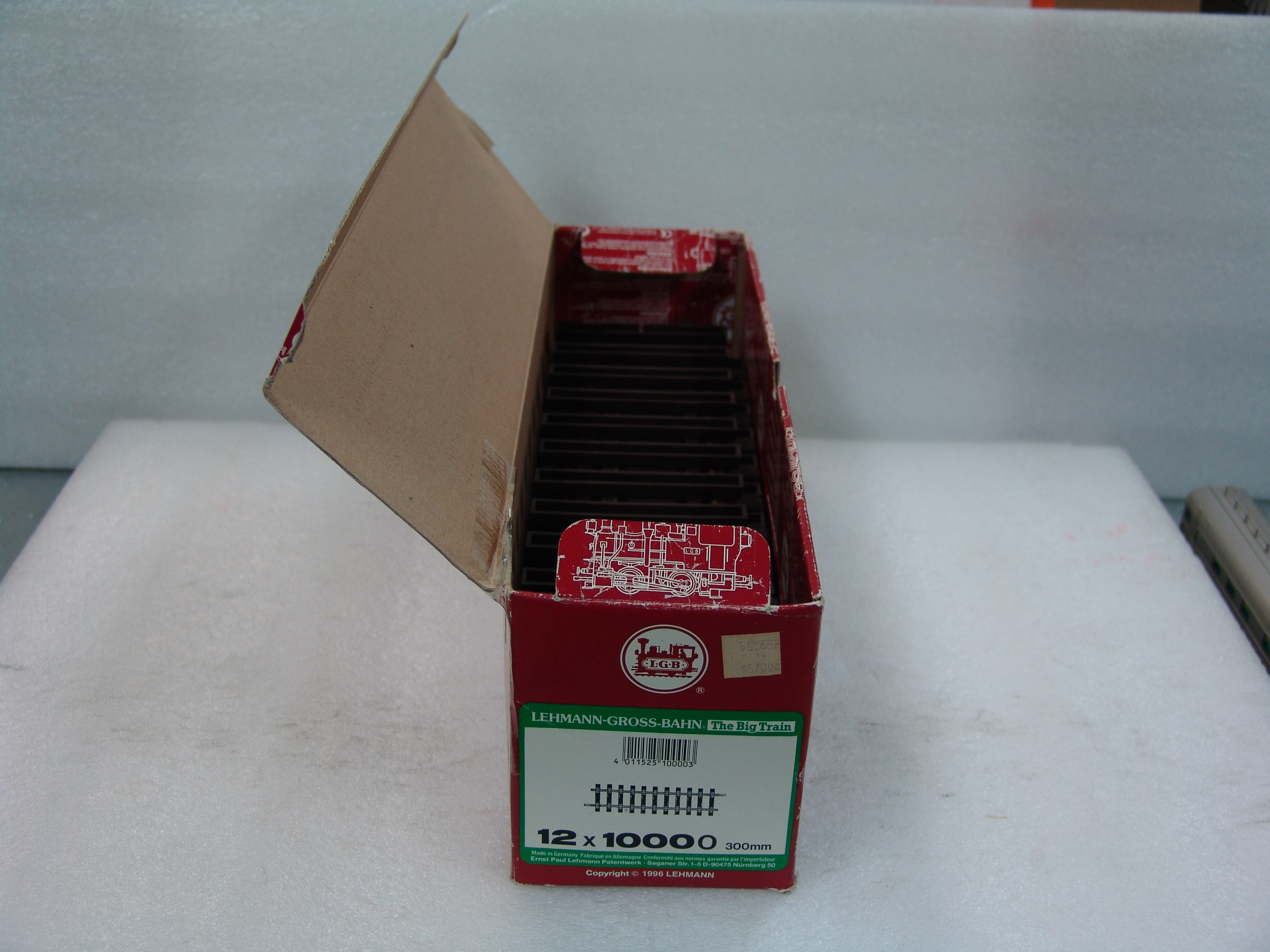 partial box of 8 pieces #10000 300mm straight track used