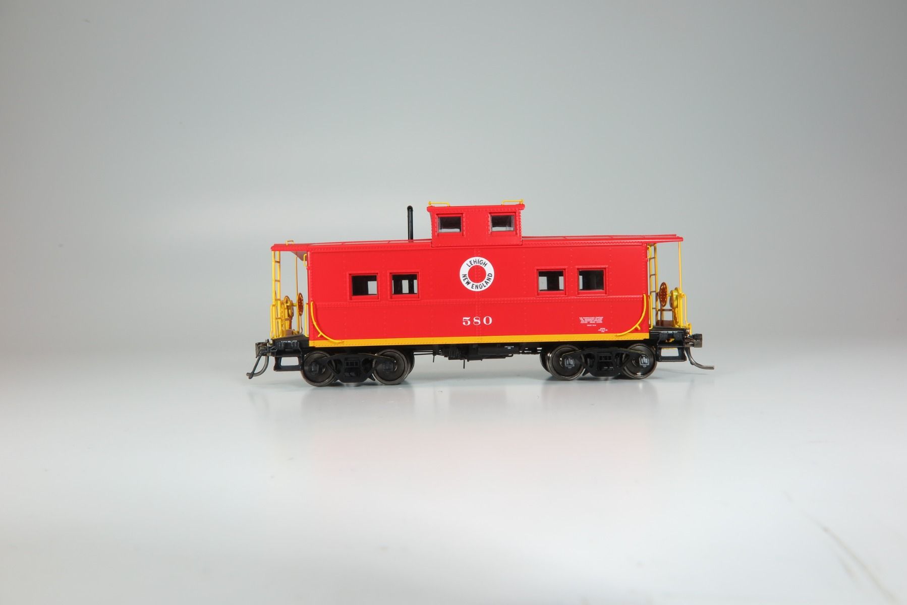 Lehigh & New England red scheme northeastern caboose #582