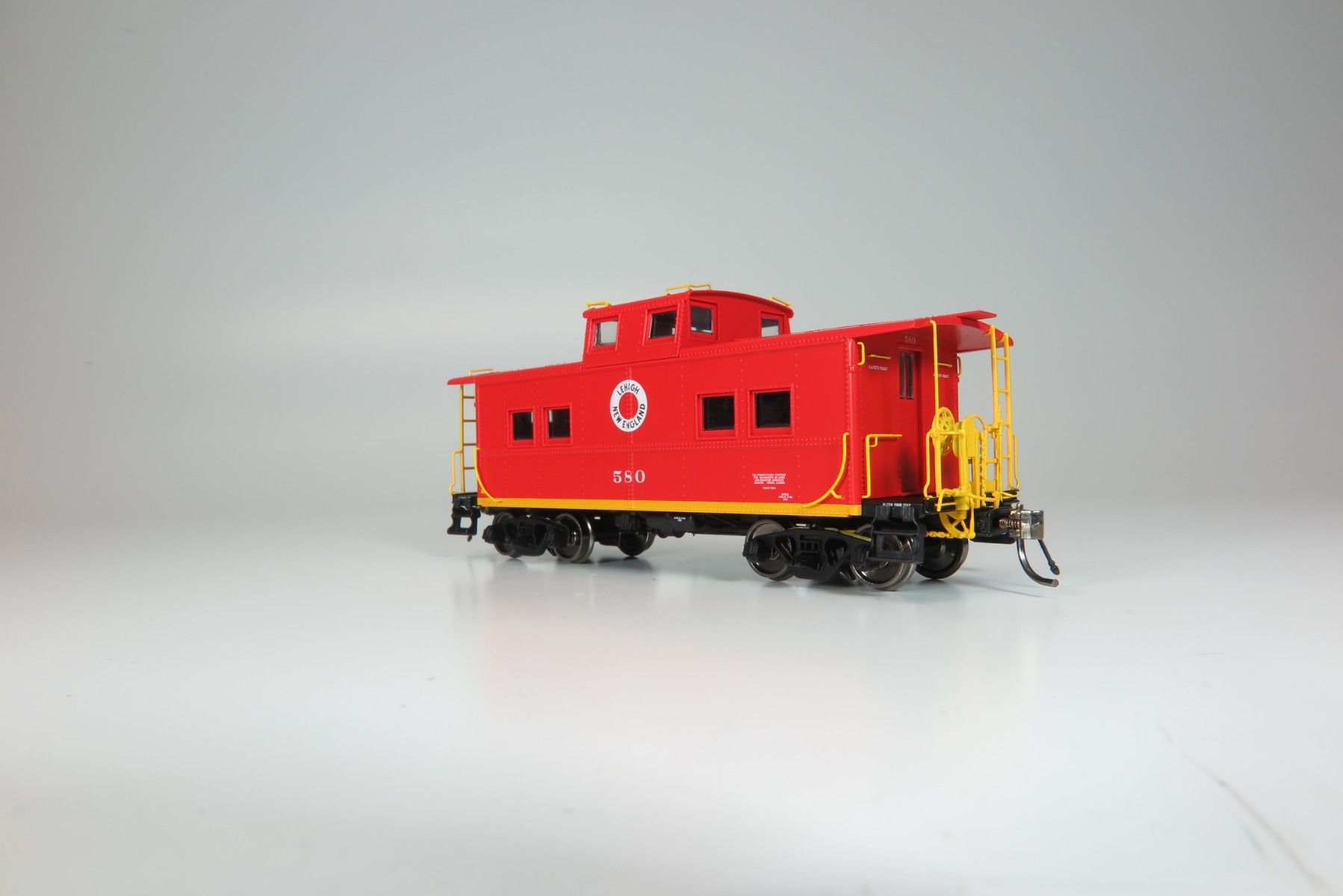Lehigh & New England red scheme northeastern caboose #582