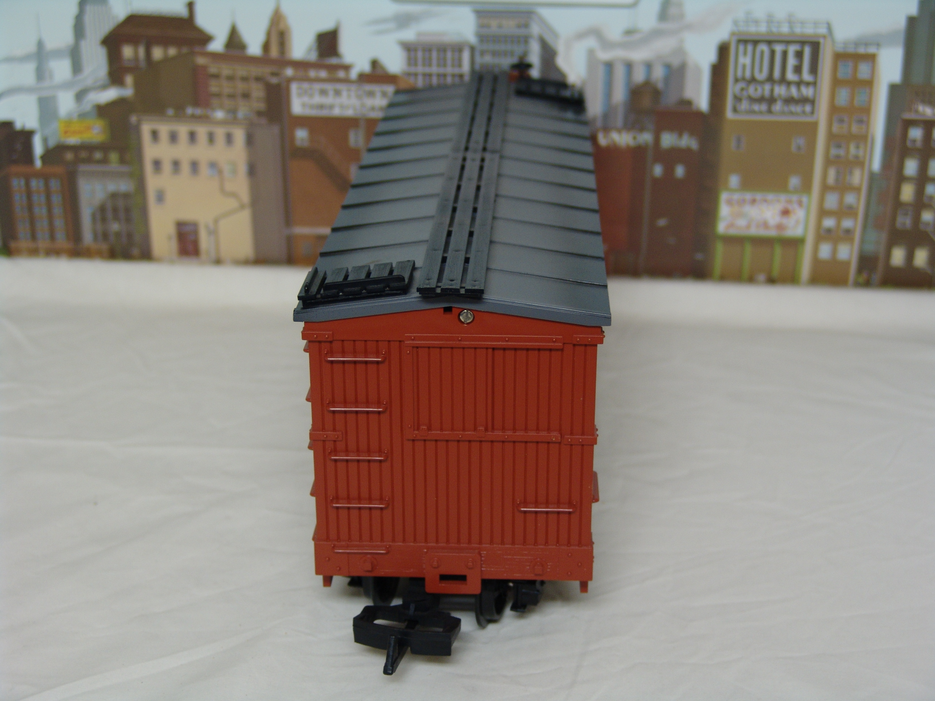 Southern Pacific brown boxcar #4067 (used, yellow box)