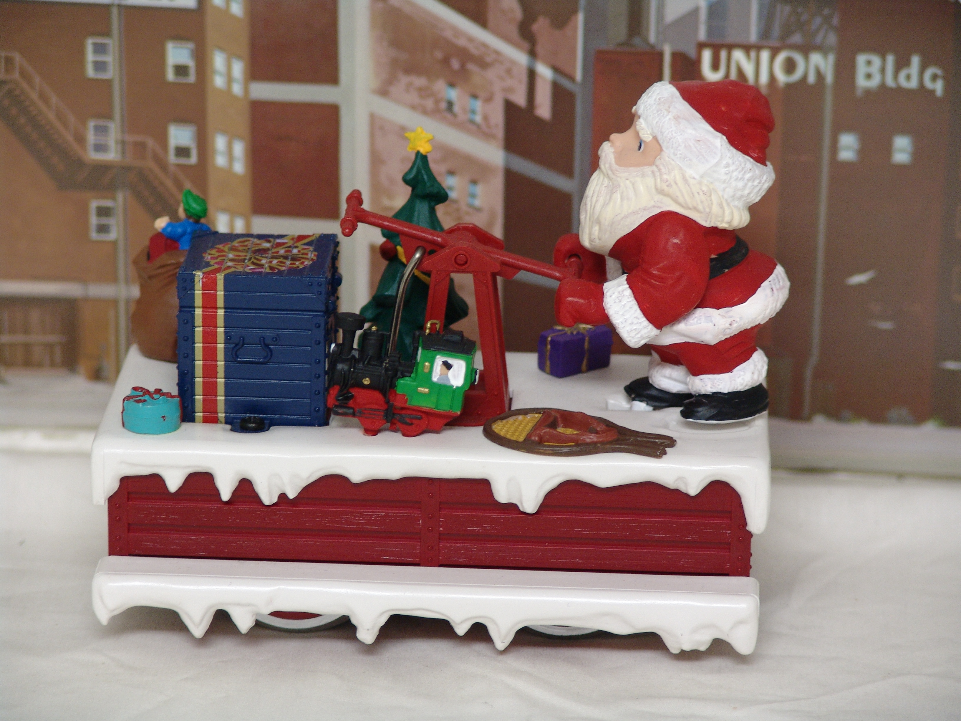 Santa operating handcar (used)