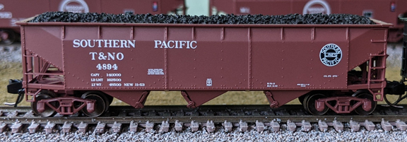 Southern Pacific (T&NO) 3-Bay Offset Side Hopper With Load #4946