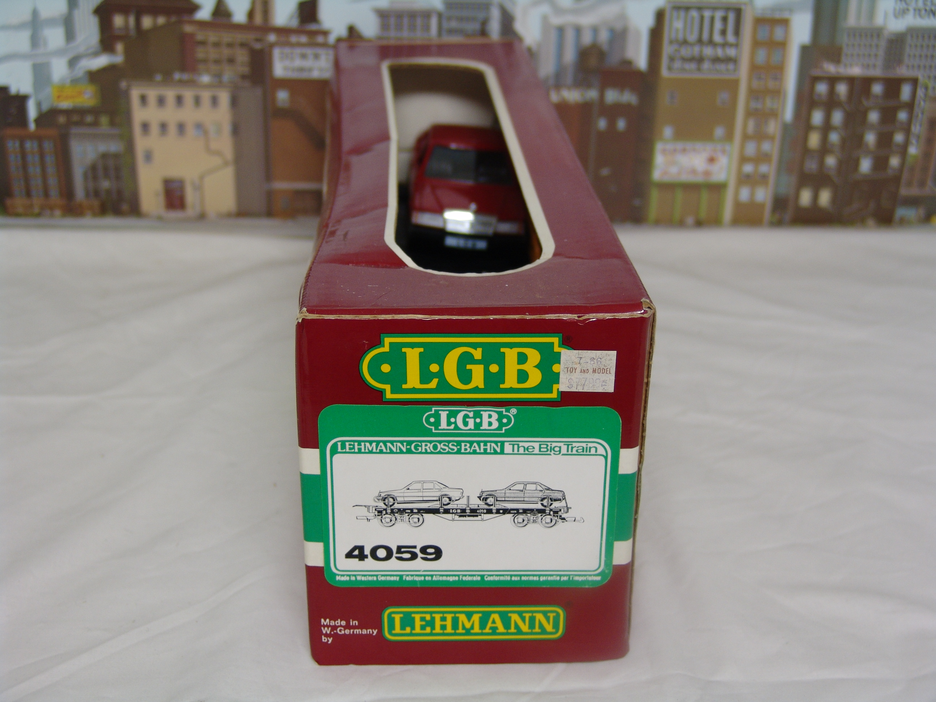 LGB Express flatcar with two automobiles (used)