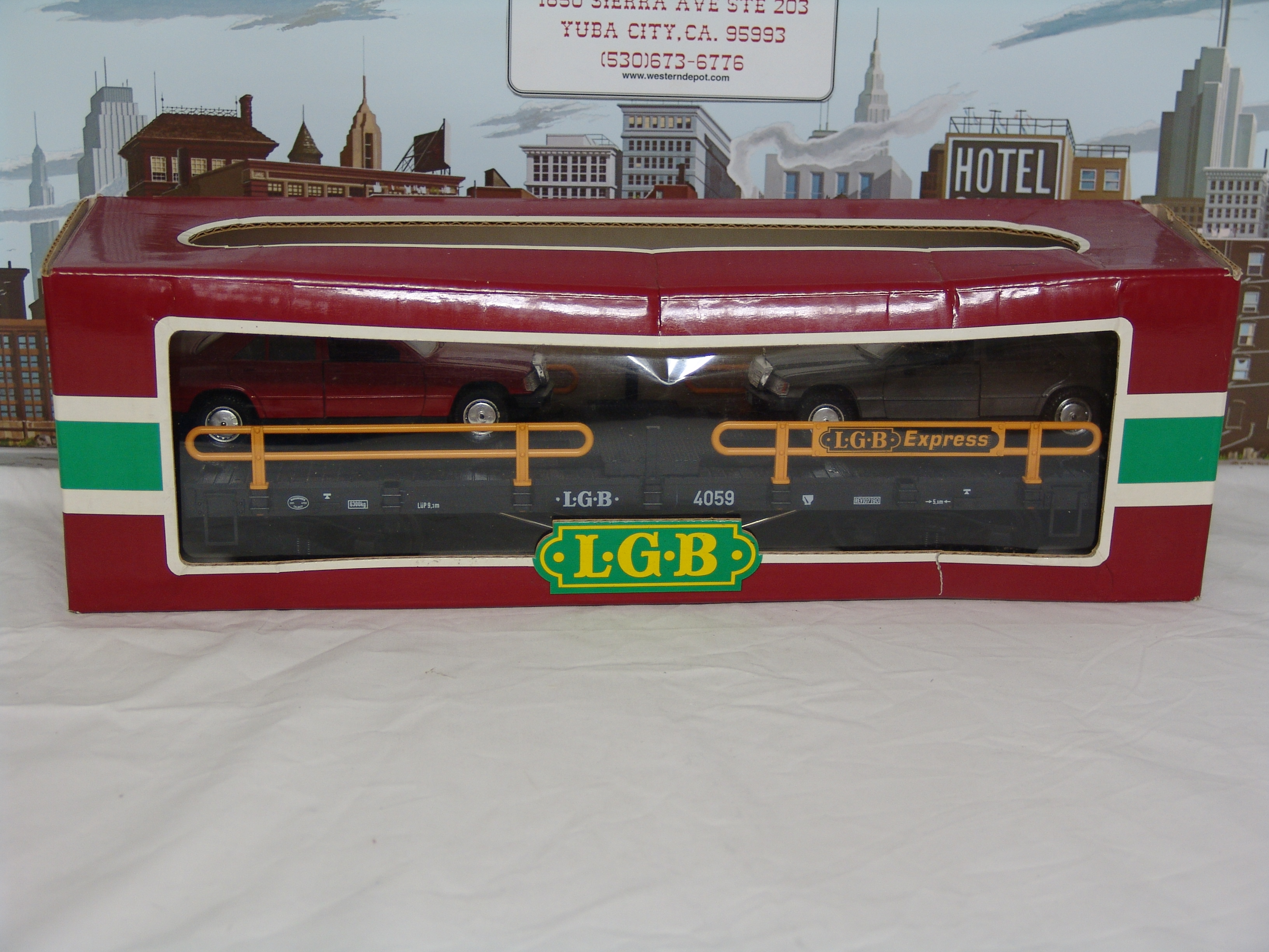 LGB Express flatcar with two automobiles (used)