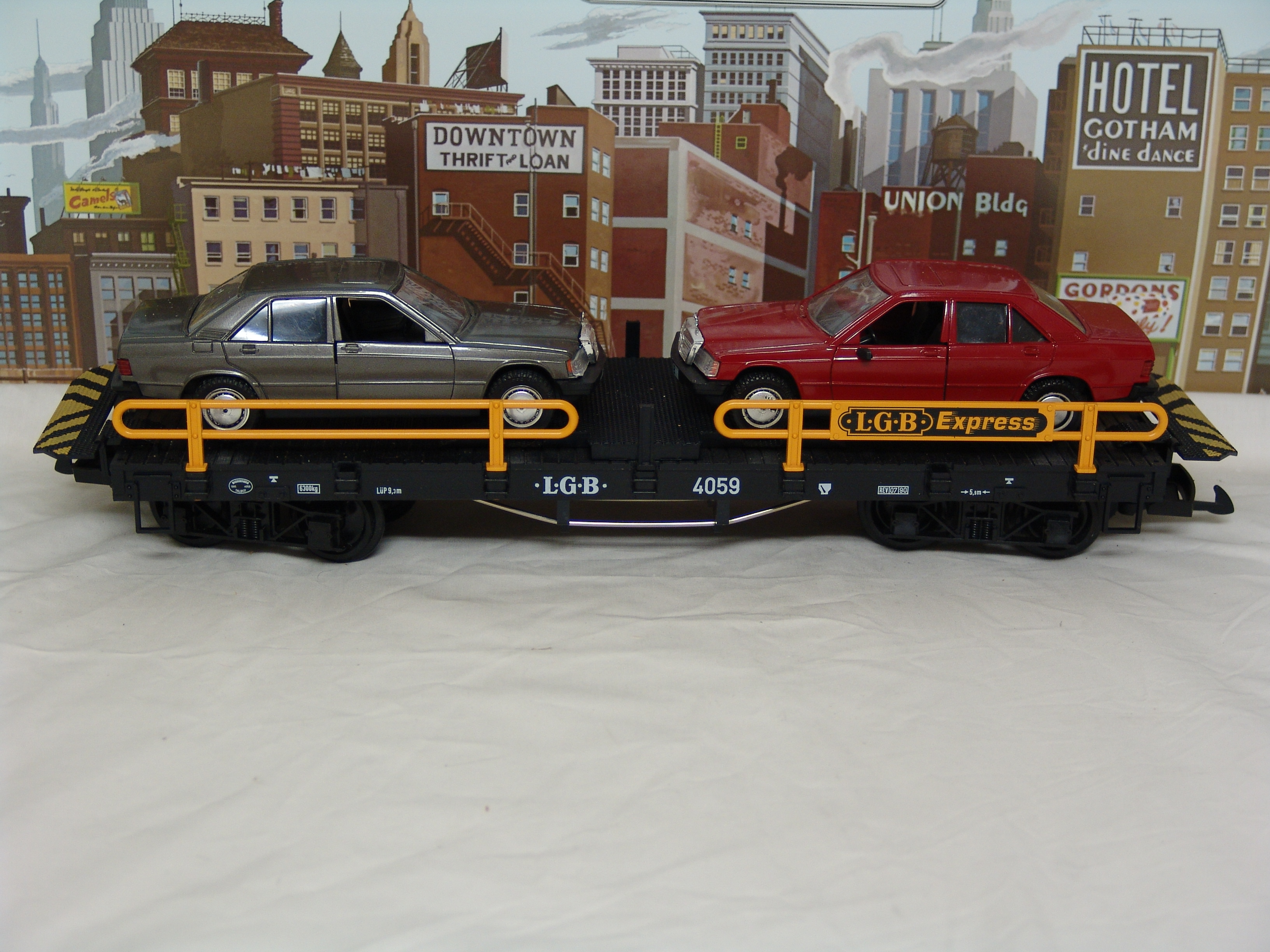 LGB Express flatcar with two automobiles (used)