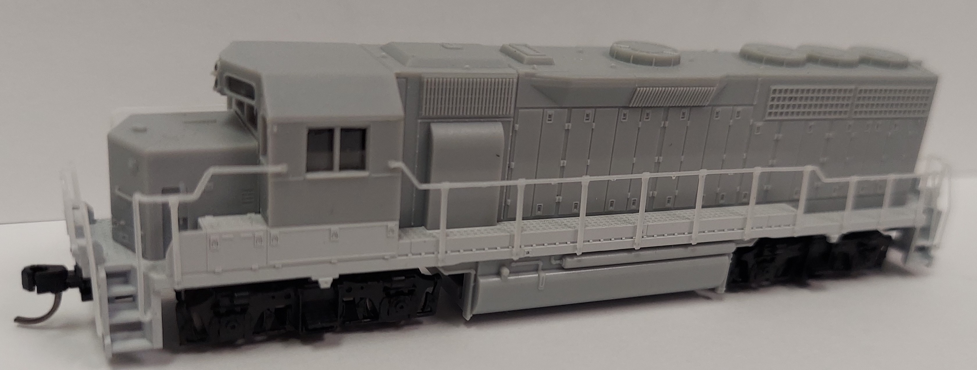 Undecorated GP40 Locomotive With Dynamic Brakes