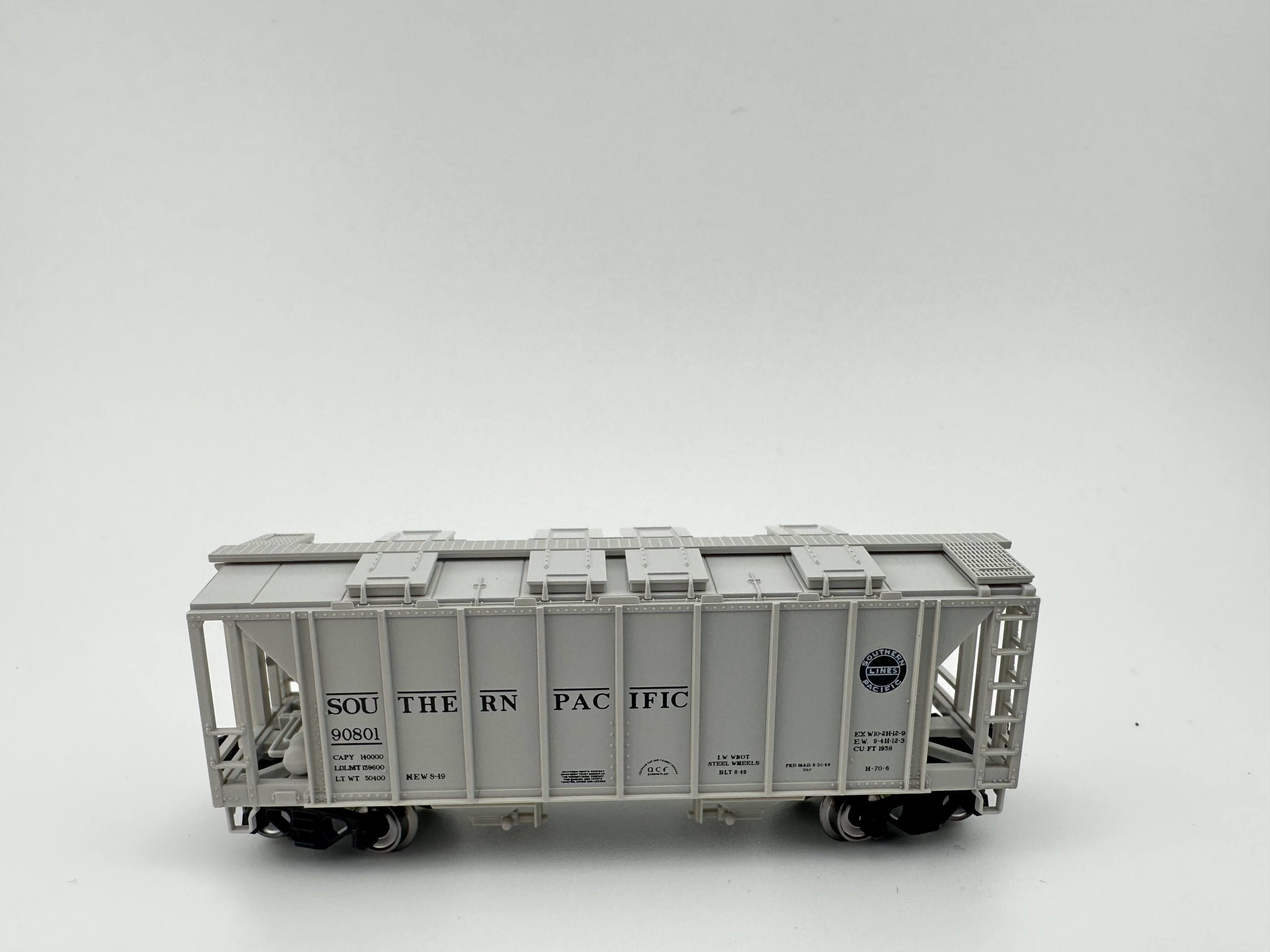 Santa Fe Bluebonnet F7 freight train set with DCC & sound