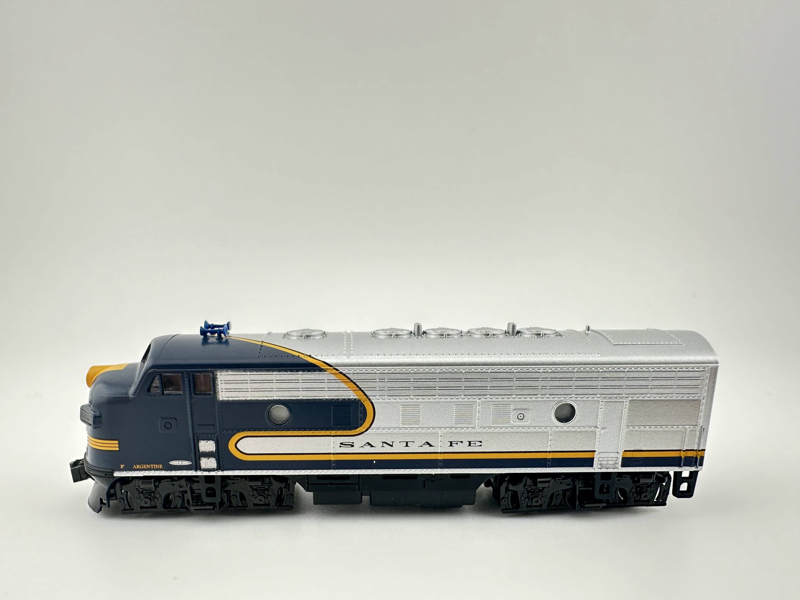 Santa Fe Bluebonnet F7 freight train set with DCC & sound