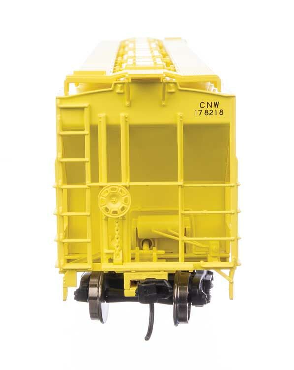 Chicago & North Western Trinity 4750 3-bay covered hopper #178218