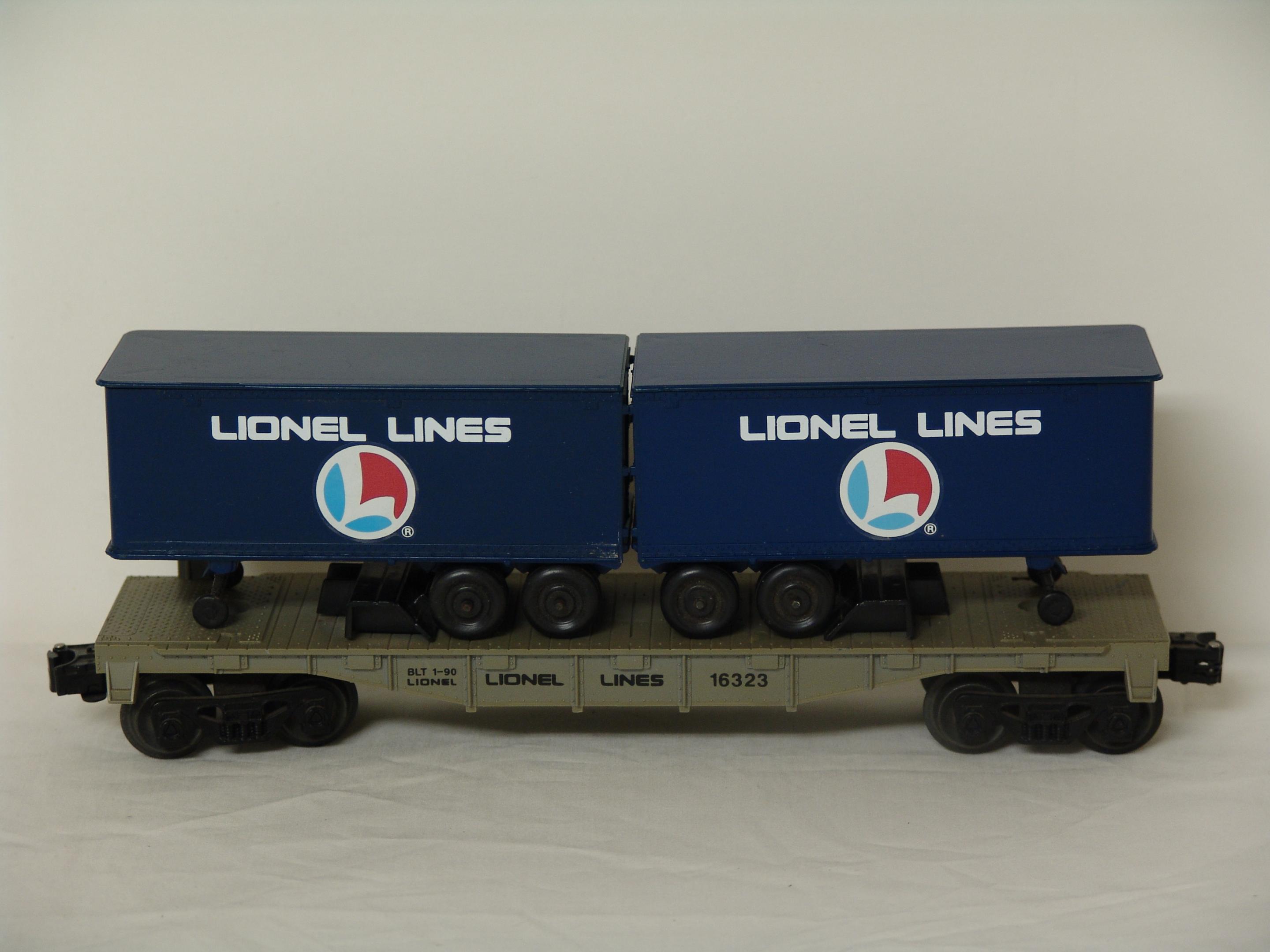 Lionel Lines flatcar #16323 with trailers (used)