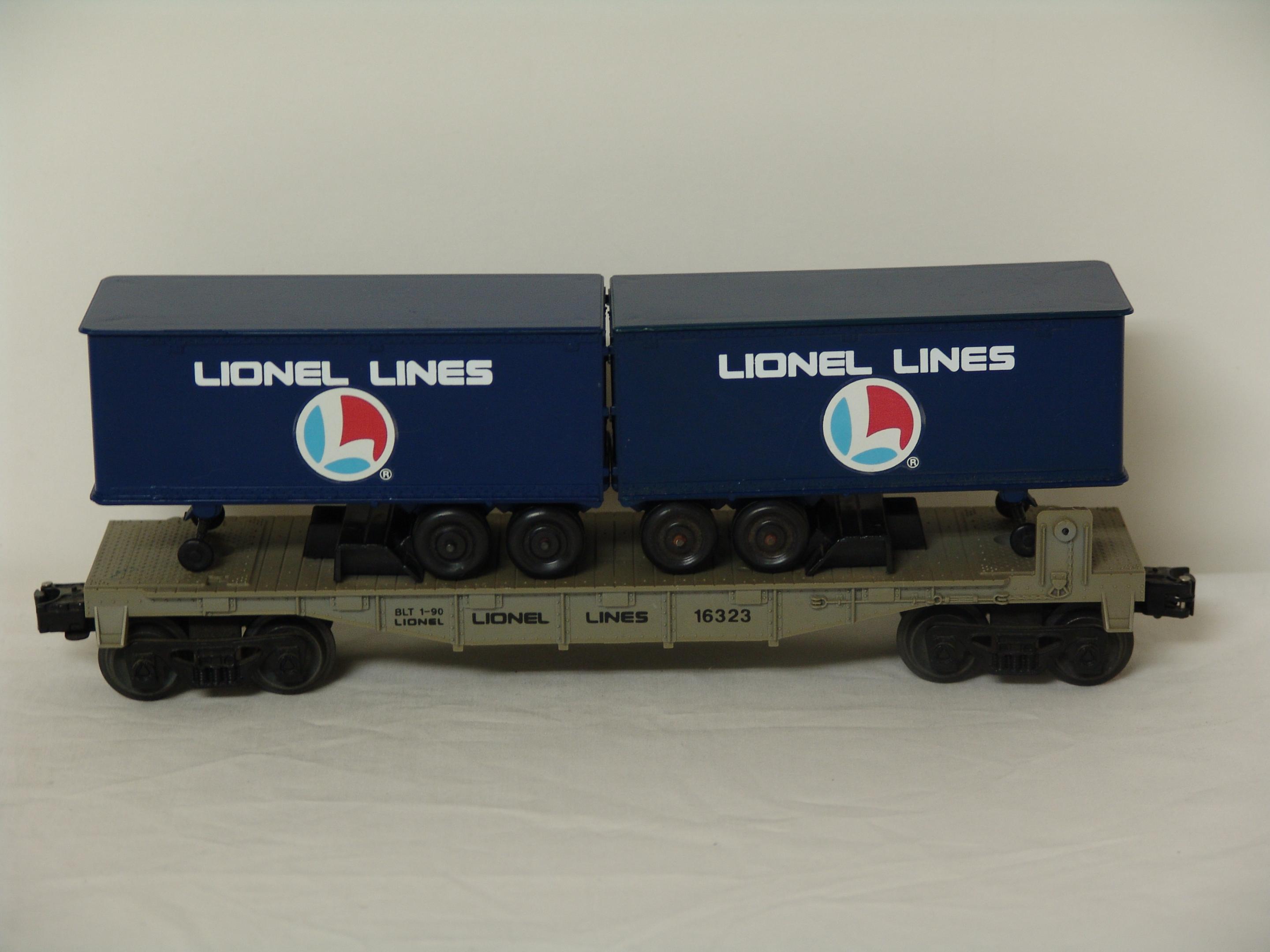 Lionel Lines flatcar #16323 with trailers (used)