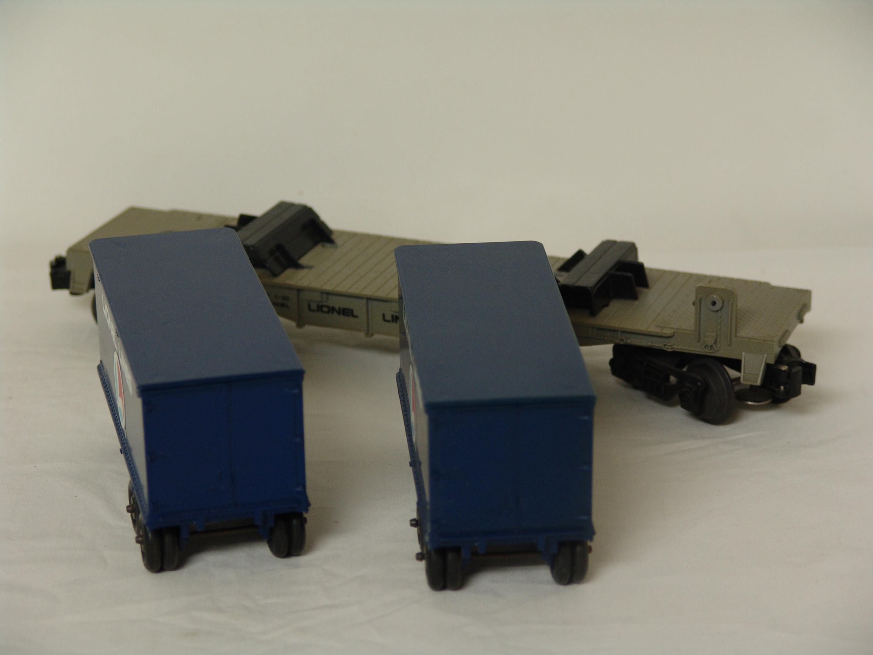 Lionel Lines flatcar #16323 with trailers (used)