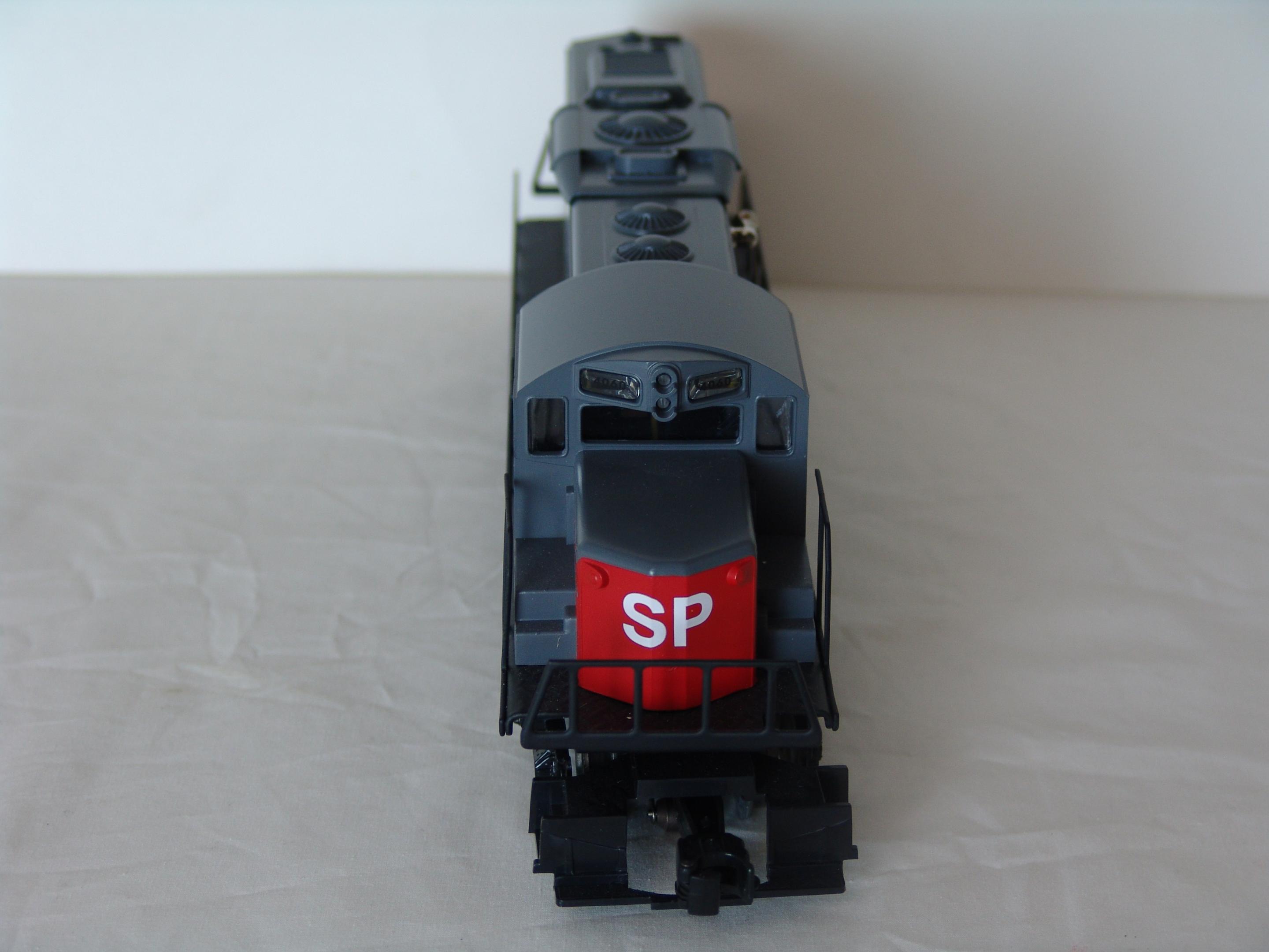 Southern Pacific GP-20 diesel engine (used)