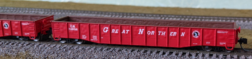 Great Northern lightly dented 52'6" 15-panel mill gondola #72981