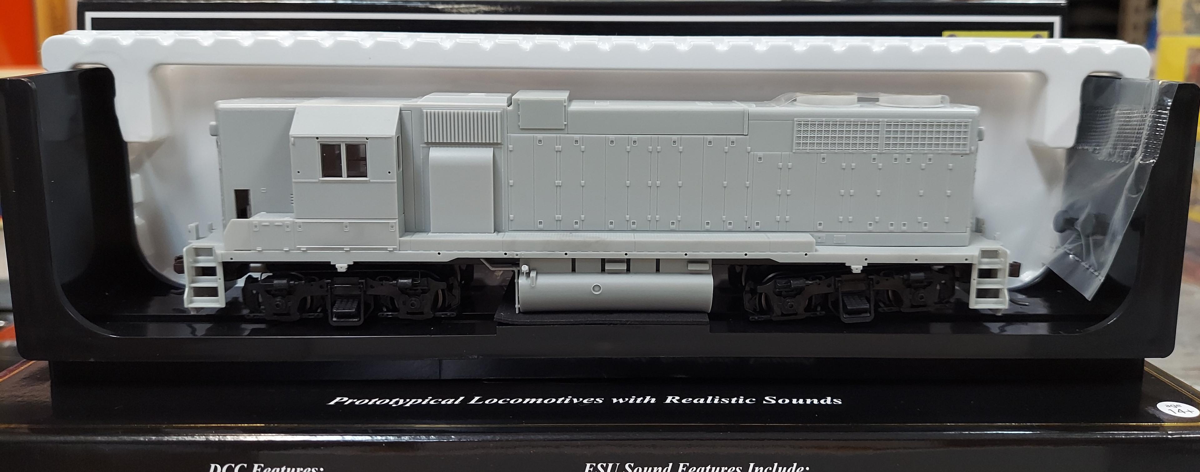 Undecorated GP38 High Hood Locomotive With ESU LokSound