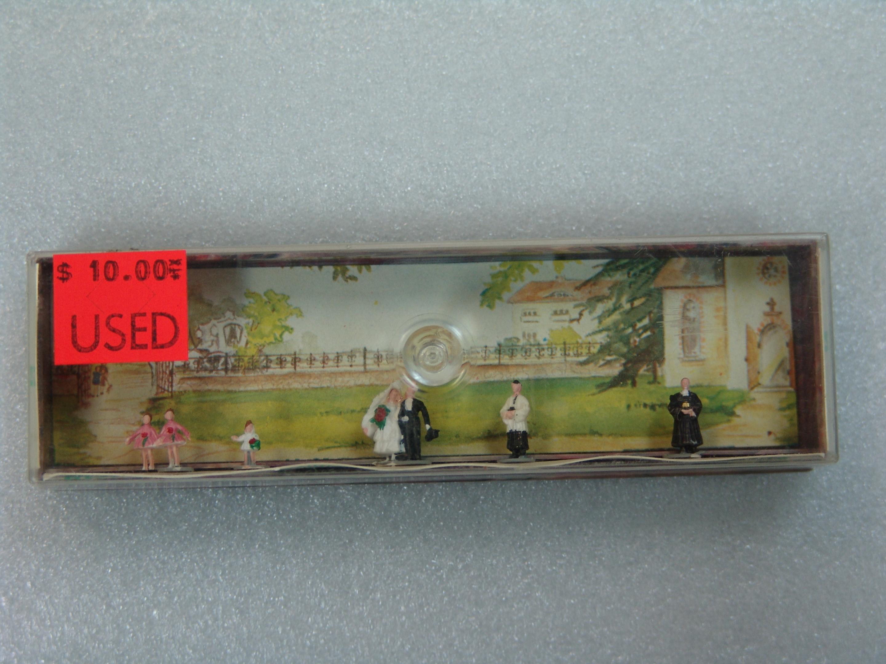 Wedding Group figures (used)