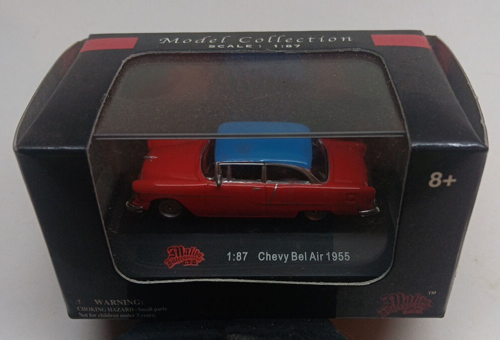 1955 Chevy Bel Air red / blue