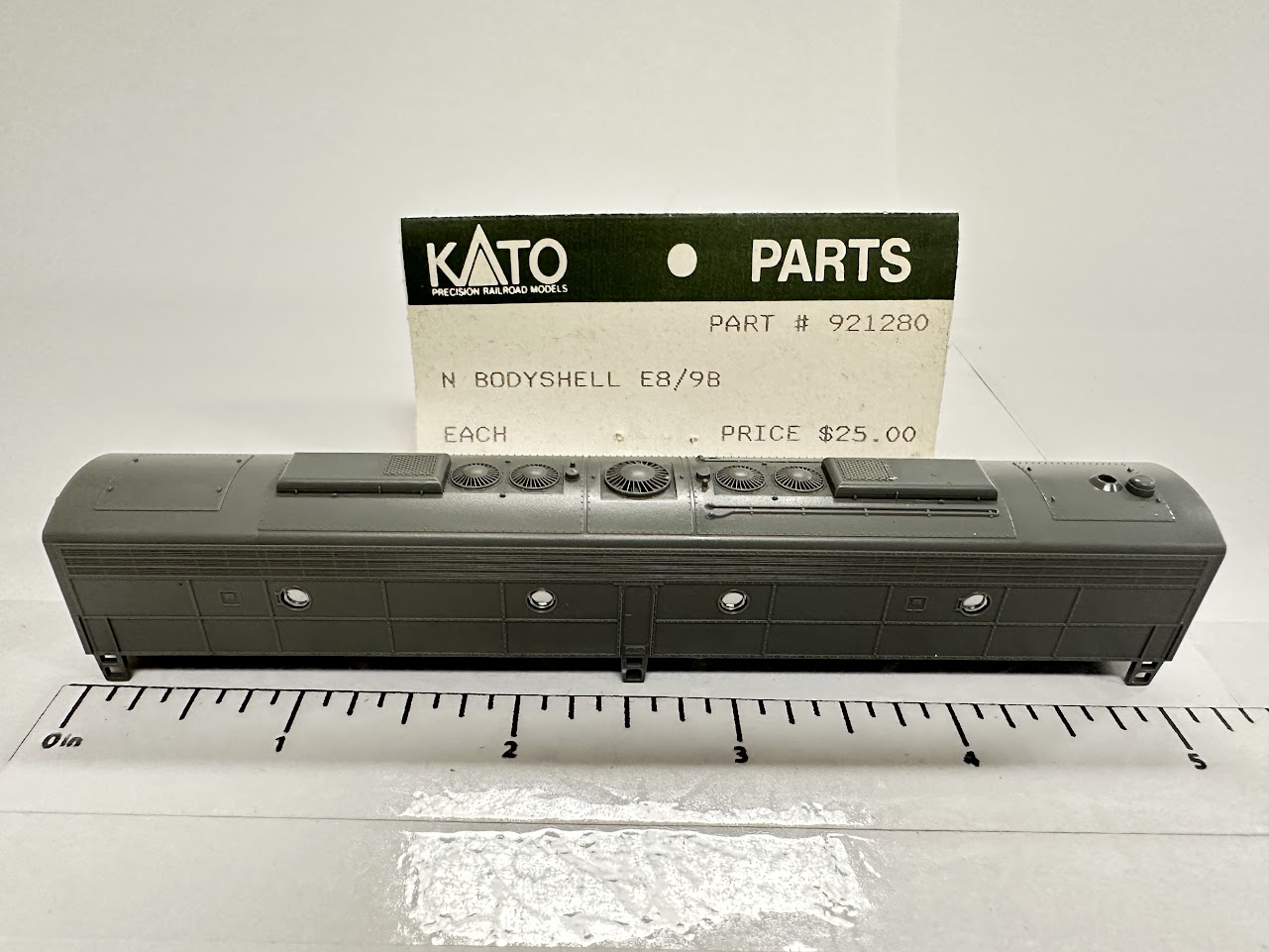 Undecorated E8/9 B-Unit Bodyshell