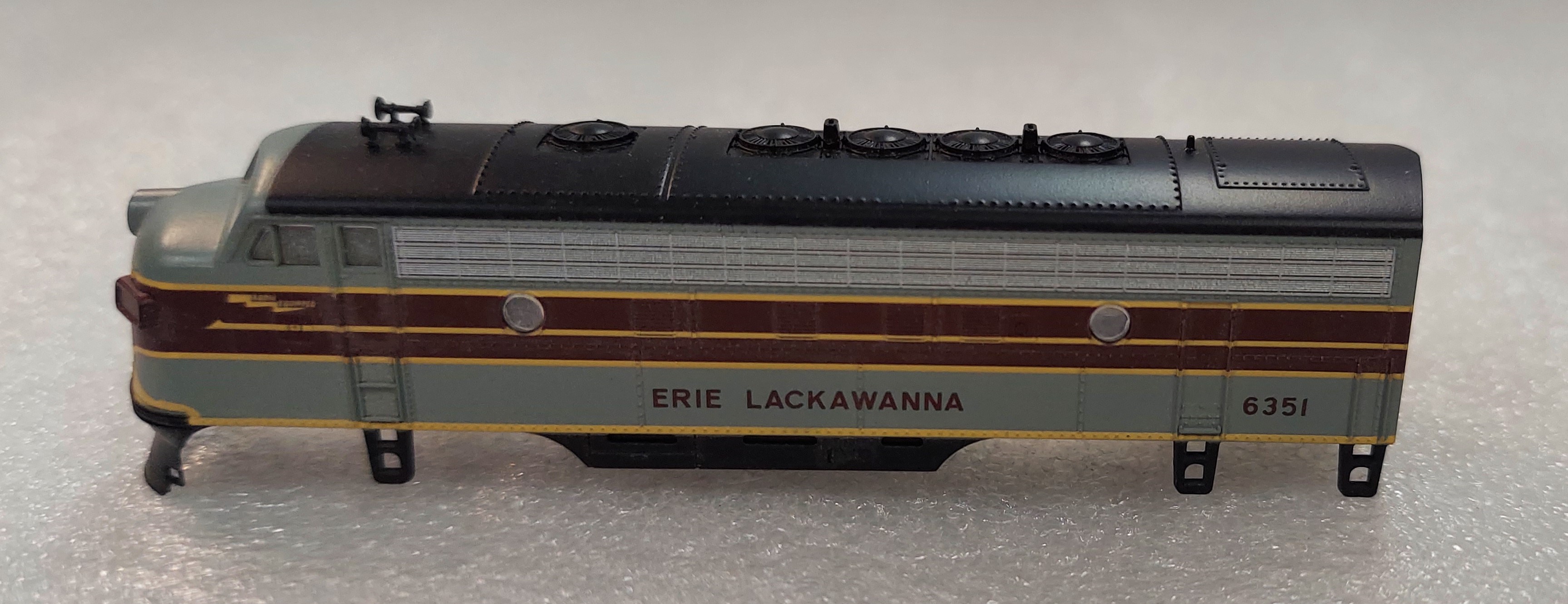 Erie Lackawanna F-7A #6351 & F-7B #6322 (Shells Only)