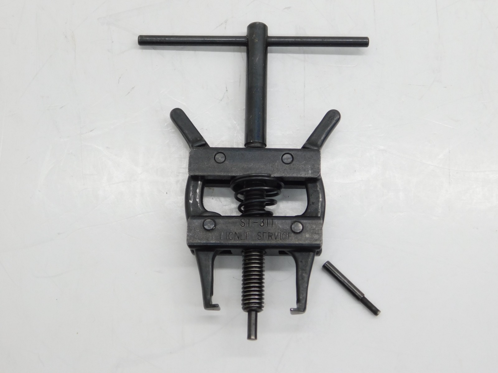 Lionel wheel puller with two swappable pins