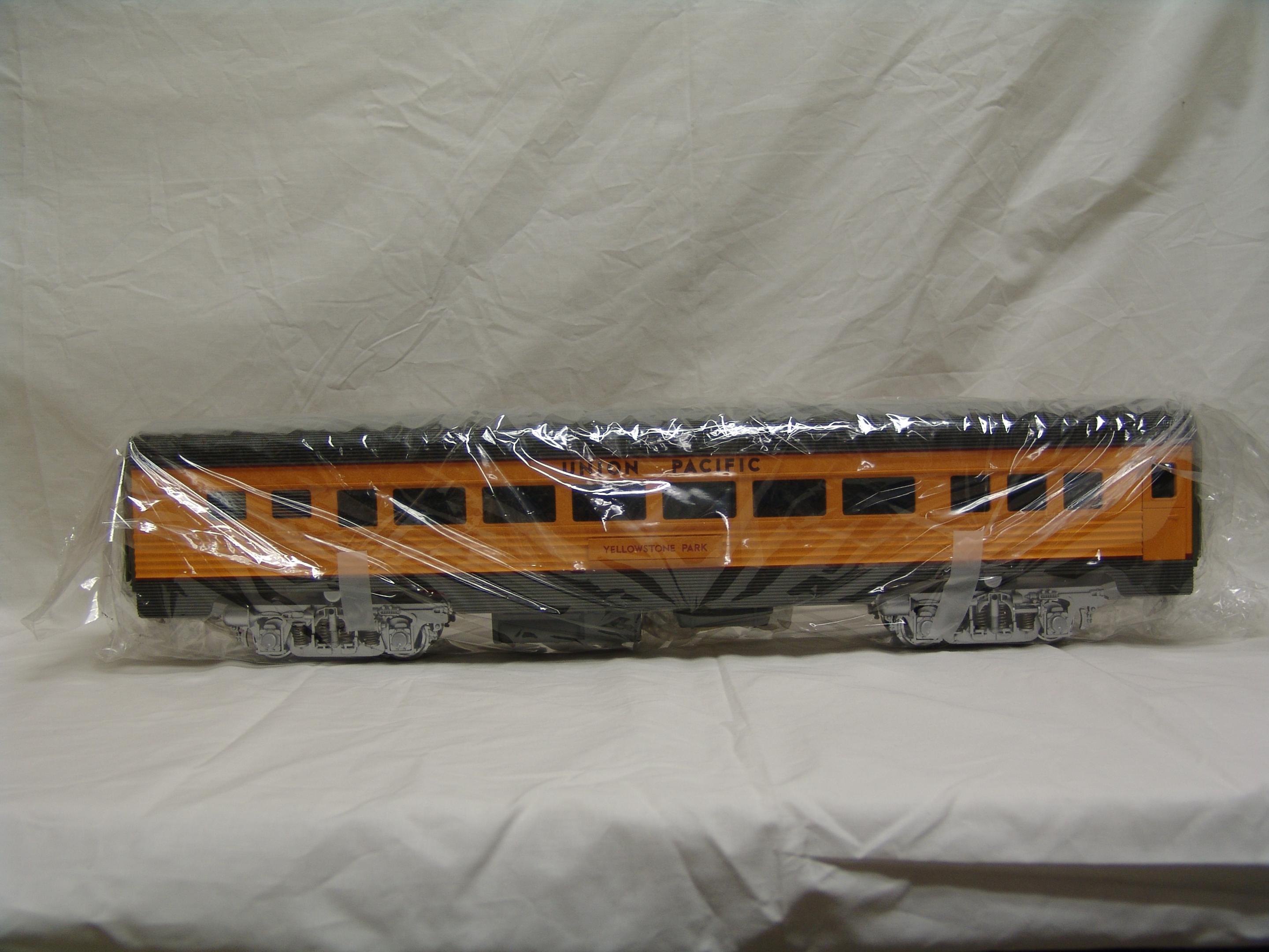 Union Pacific coach "Yellowstone Park" (no box)