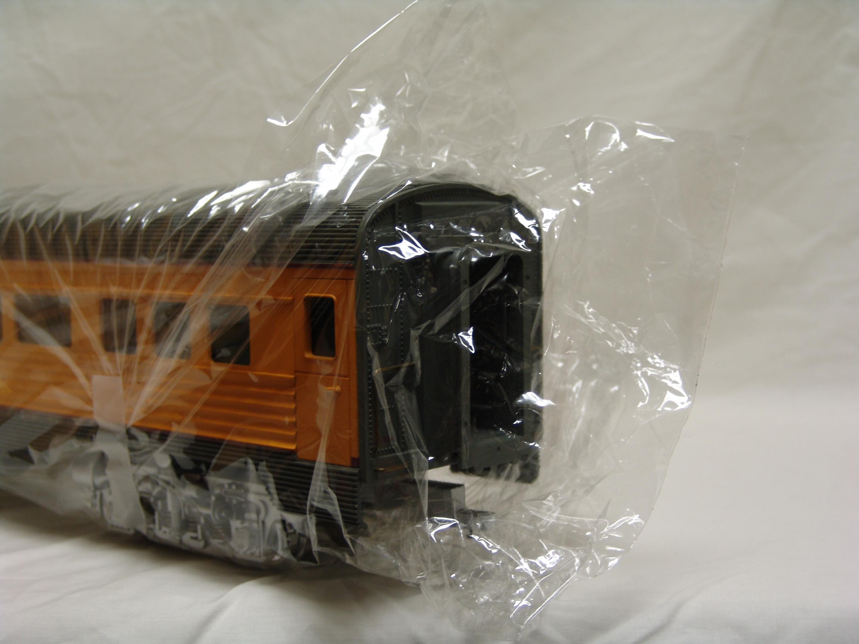 Union Pacific coach "Yellowstone Park" (no box)