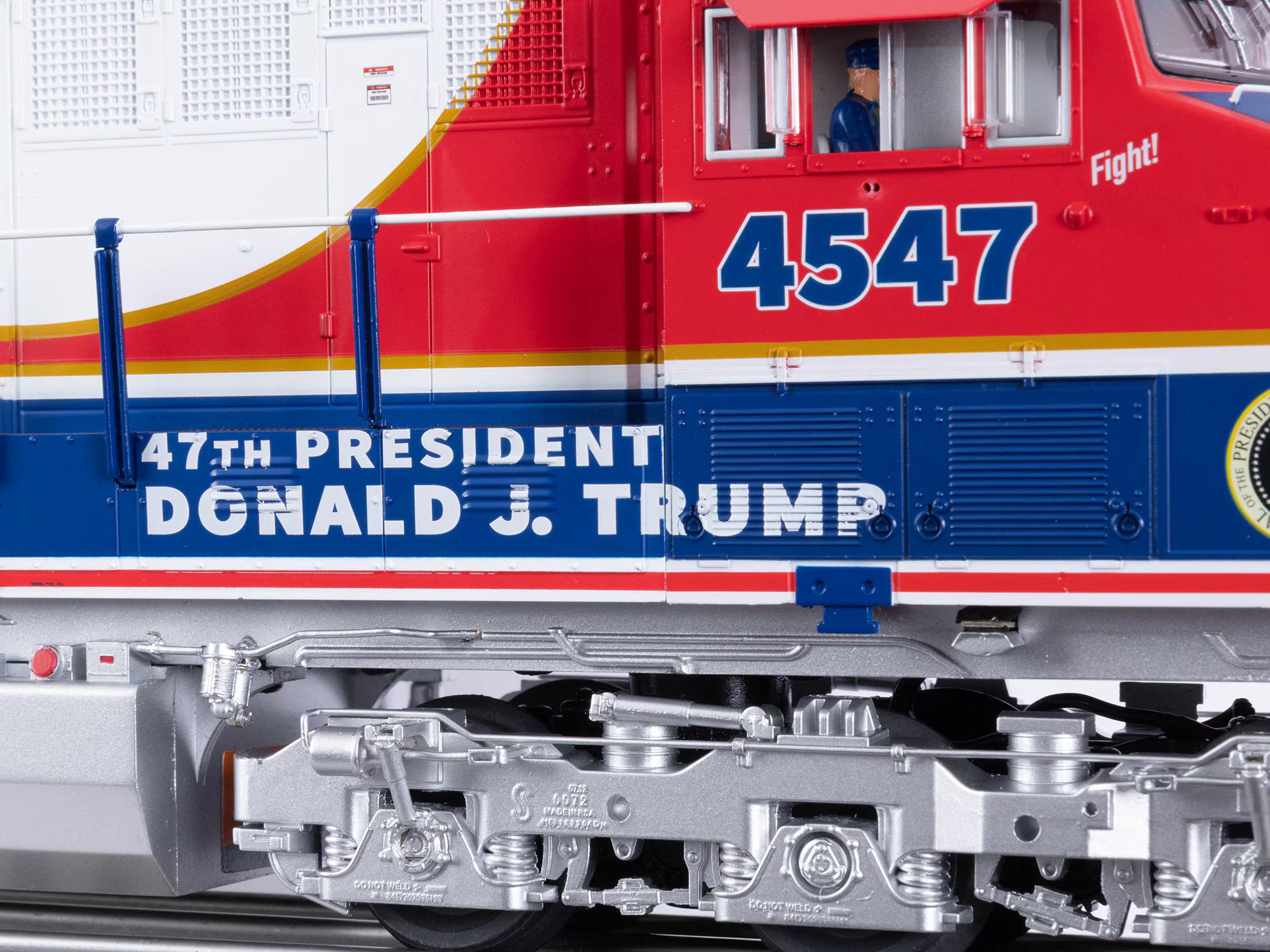 President Trump ES44 #4547 with Legacy